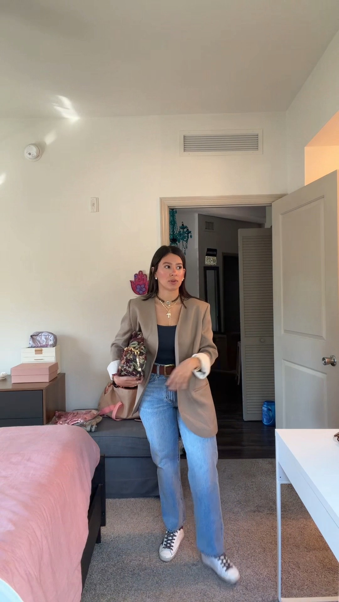 Jeans talla 26.
Blazer talla S 
Top talla S 