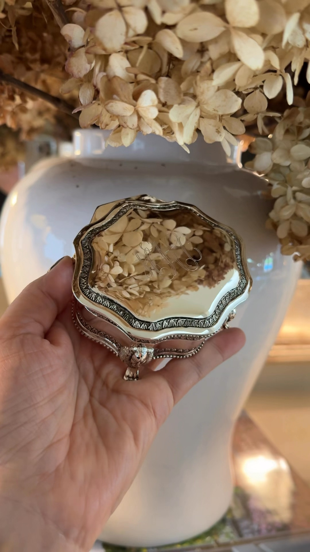 The prettiest silver plated monogrammed jewelry box. Comes in two finishes.

Jewelry Box. Silver Plated. Monogram. Vanity. Dressing Table. Personalized. Nightstand Decor. For Her. Lavender Rose Home.

#LTKHome