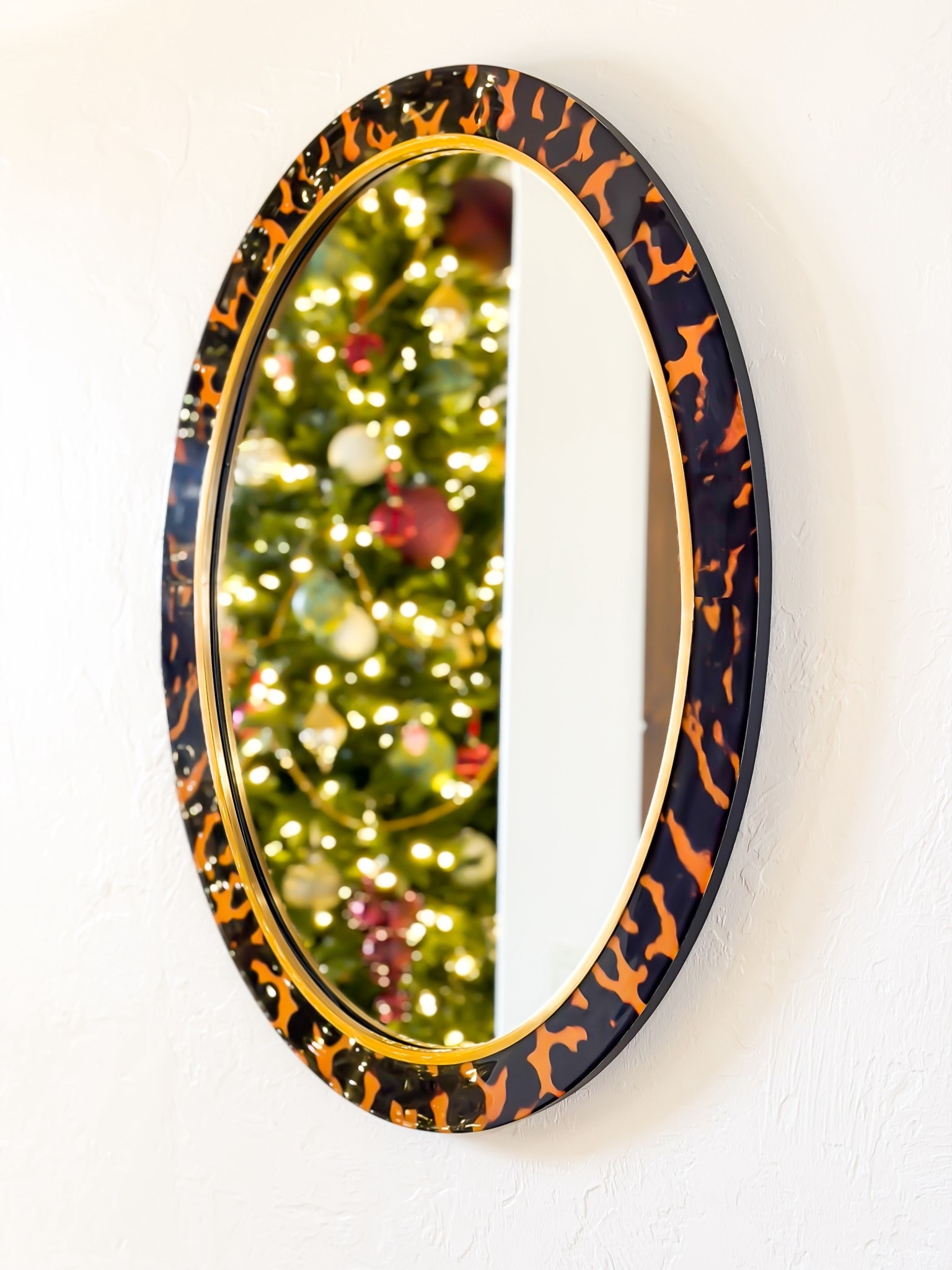 Tortoiseshell always steals the show 🖤🤎

#HomeDecorInspo #MirrorDecor #TortoiseShell #HomeStyle #InteriorDetails

#LTKSaleAlert #LTKHome