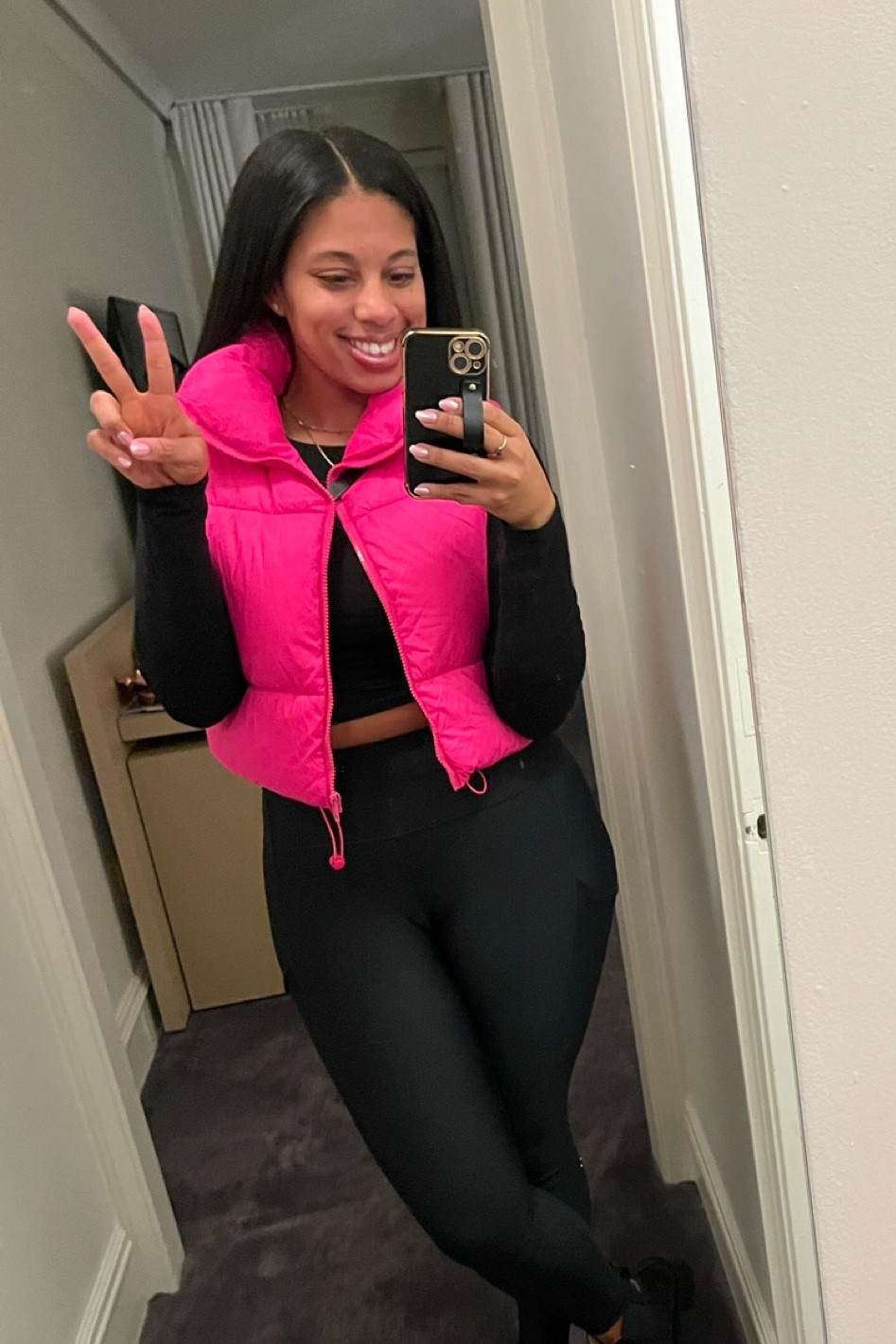 Cropped puffer vest. 
Wearing size M. Comes in multiple colors. 

#LTKSeasonal #LTKHoliday #LTKfitness