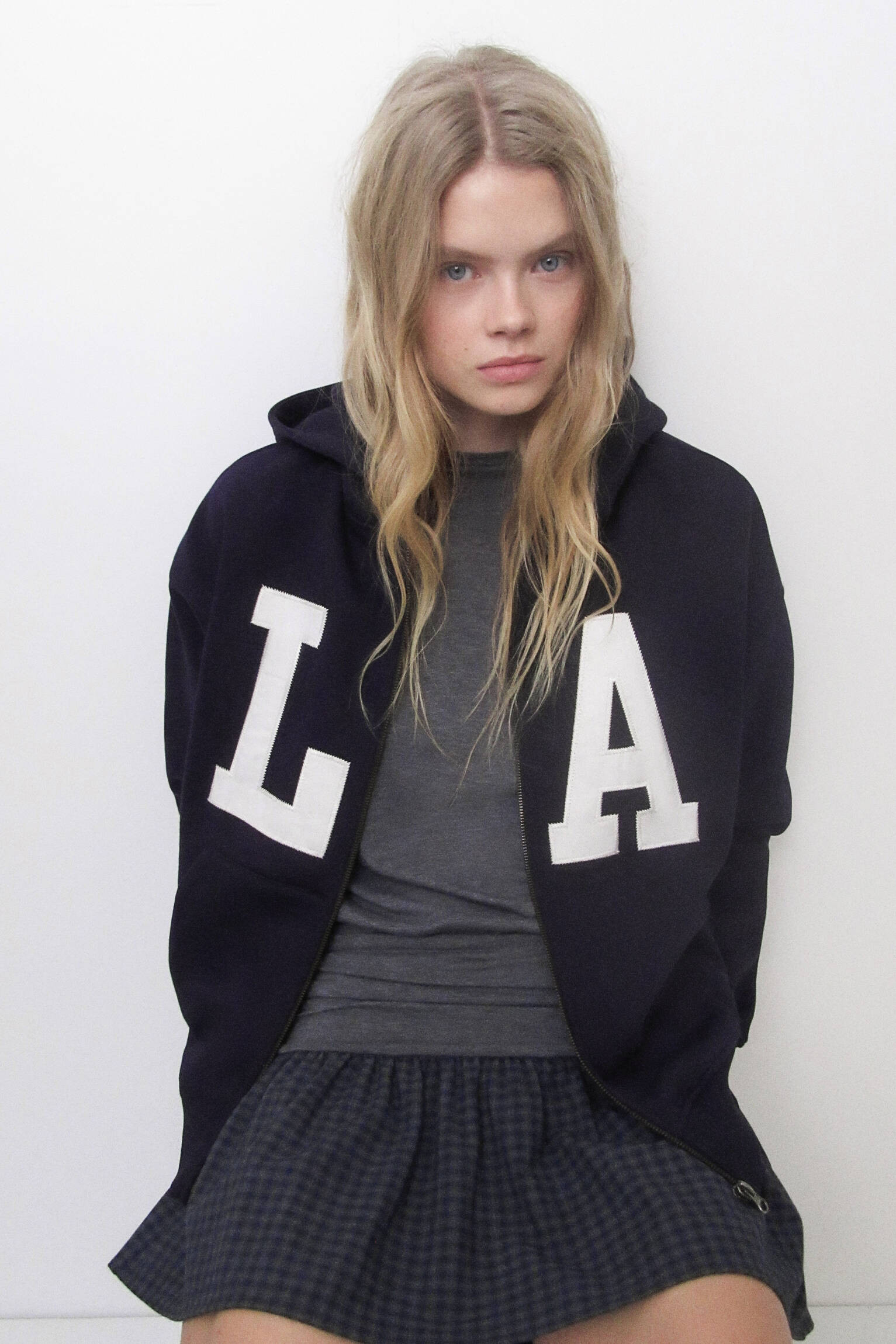 Sweat \u00e0 capuche zipp\u00e9 graphique | Pull&Bear France | PULL and BEAR FR