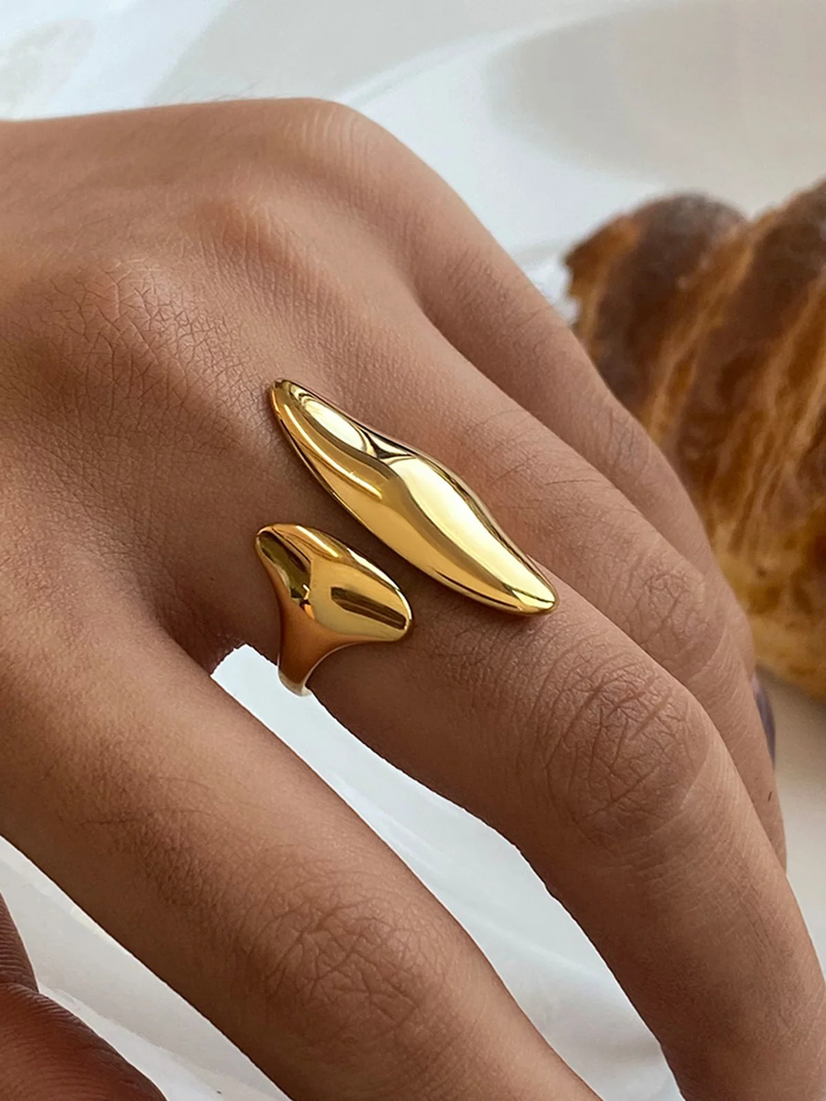 Asymmetrical Open Ring | Commense