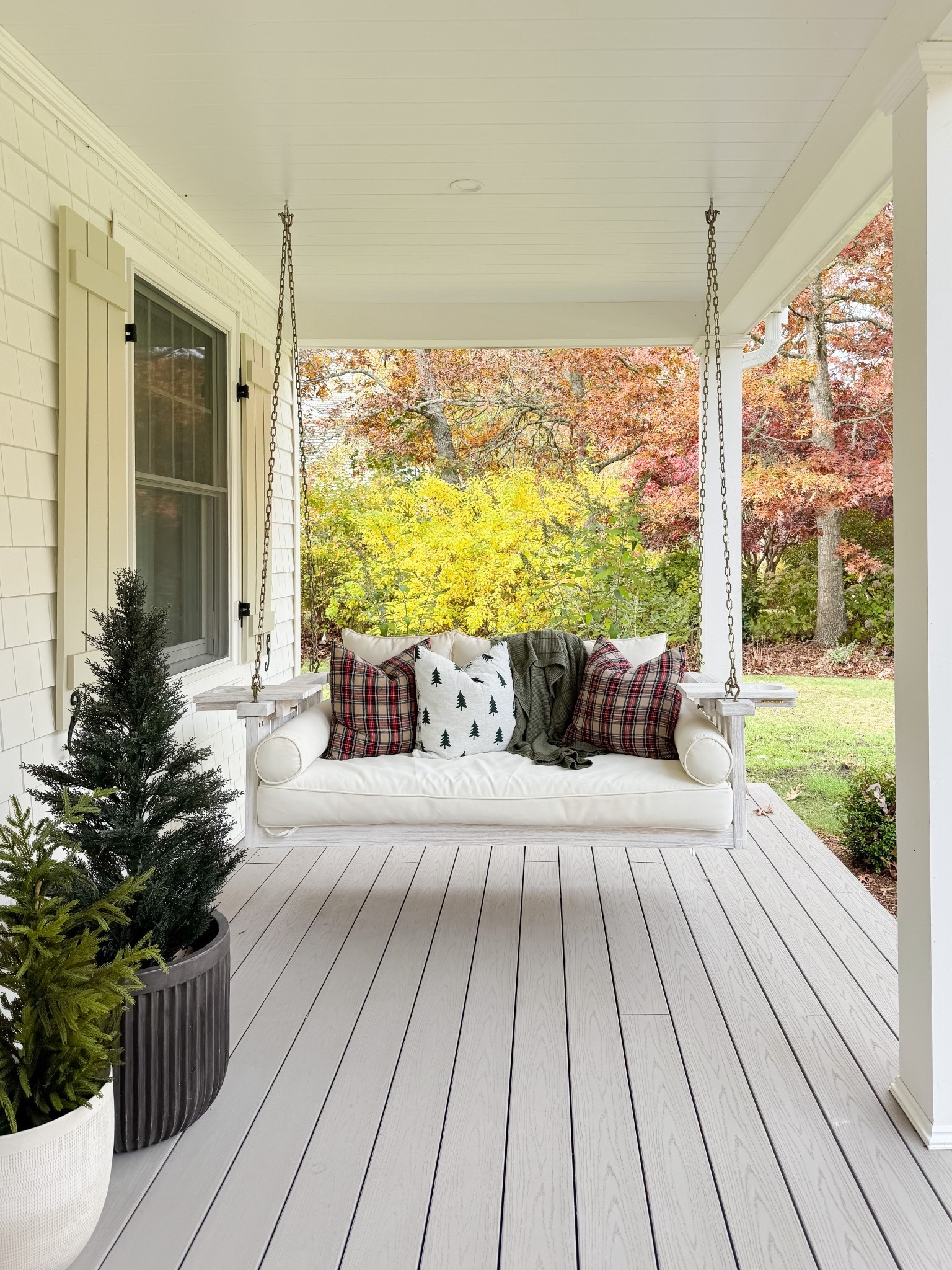 Christmas Front Porch Inspo

holiday front porch  seasonal decor  home decor  home finds  cozy front porch  Christmas wreath  twinkle trees  trending Christmas decor 

#LTKHoliday #LTKHome