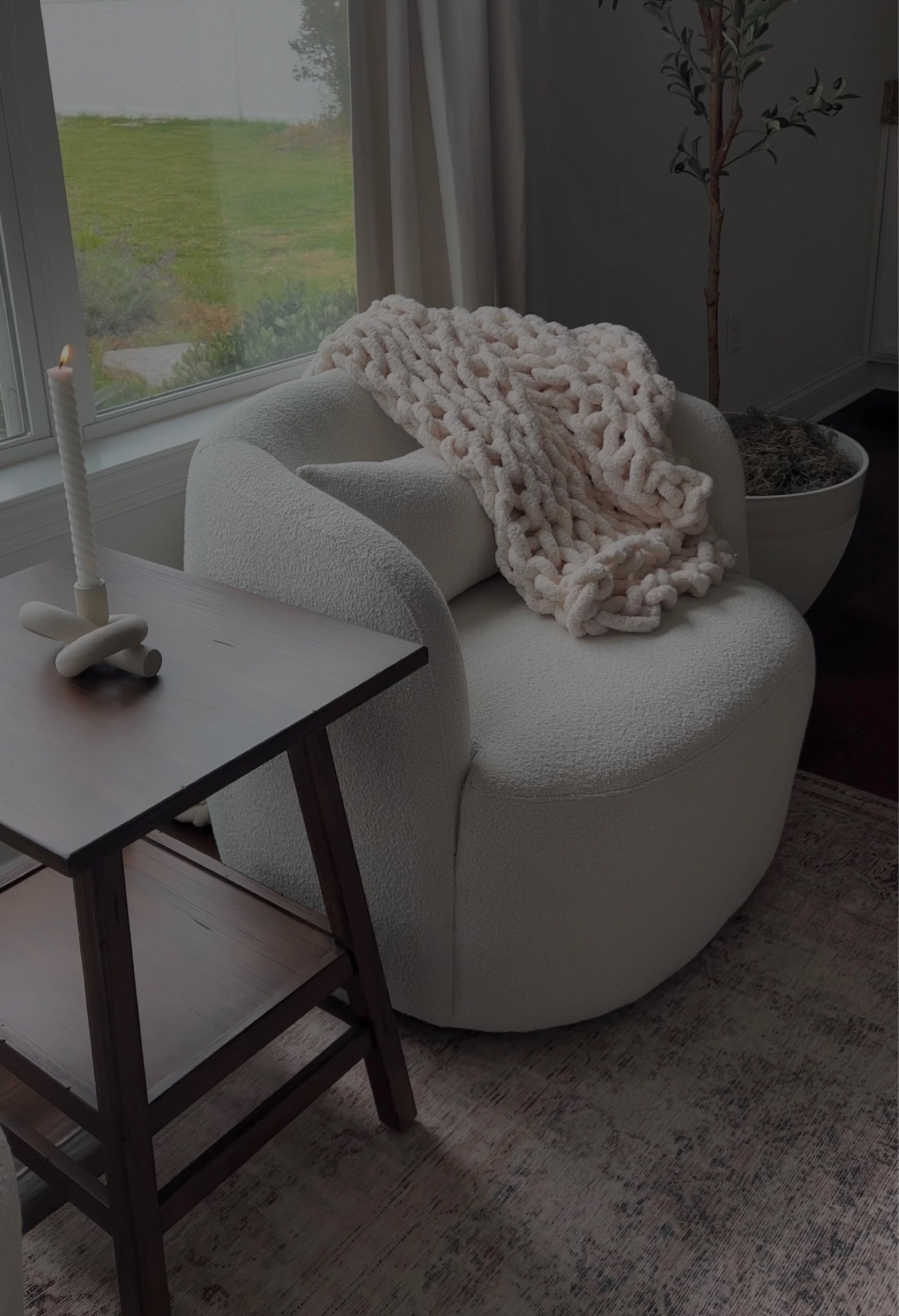my favorite boucle chair is now on sale for only $350 💌

#bouclechair #wayfairfind #swivelchair #whiteboucle #livingroomdecor #wayfairsale #cb2dupe #cb2