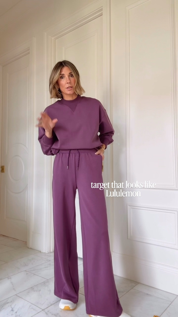 So impressed with this target matching set. I'm wearing g size small in top and xs in bottoms that fit ts