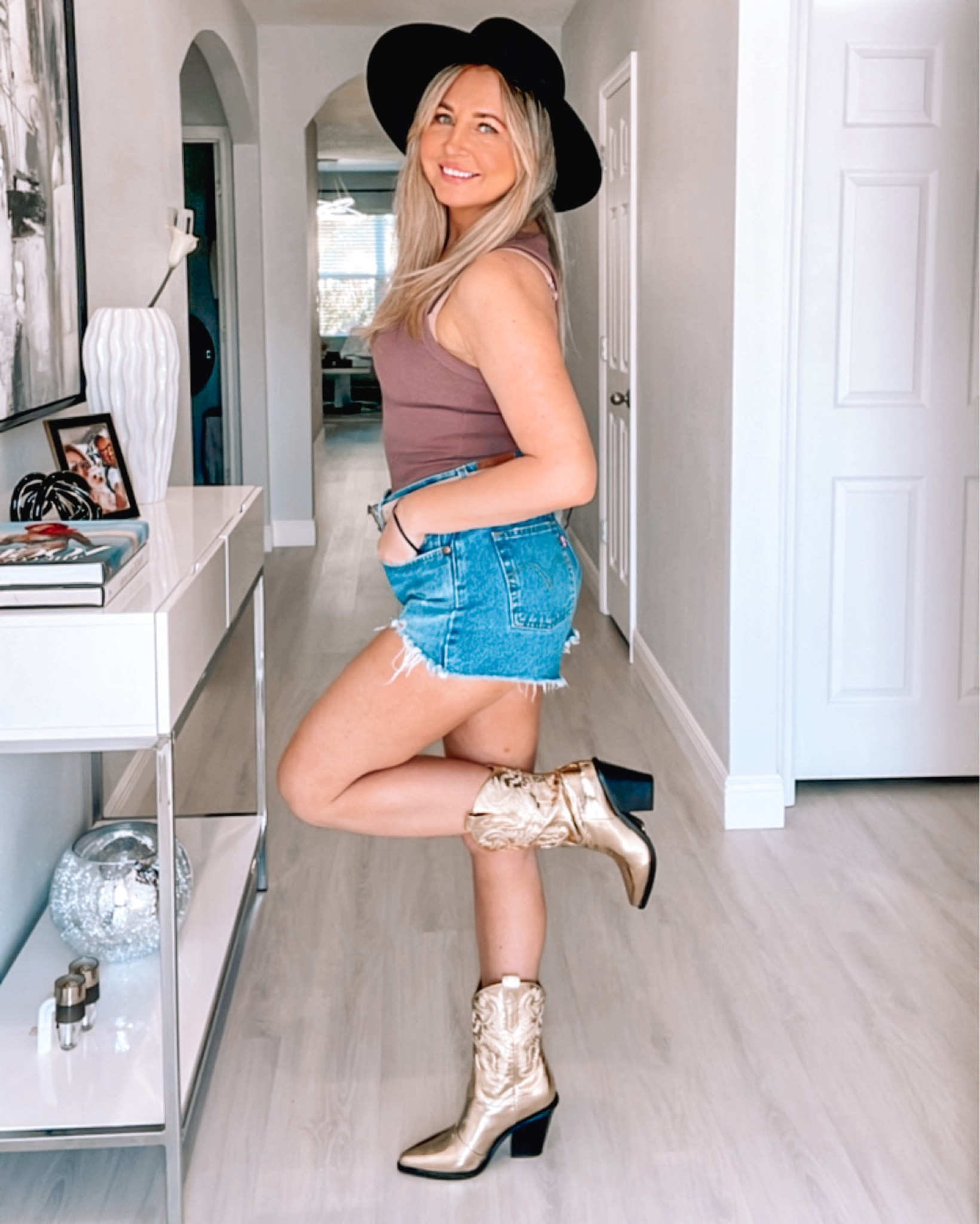 Metallic boots for a festival season


#festival #concert #outfitinspo #styleinspo #LTKcreator #sweepstakes

#LTKSeasonal #LTKFestival #LTKFind