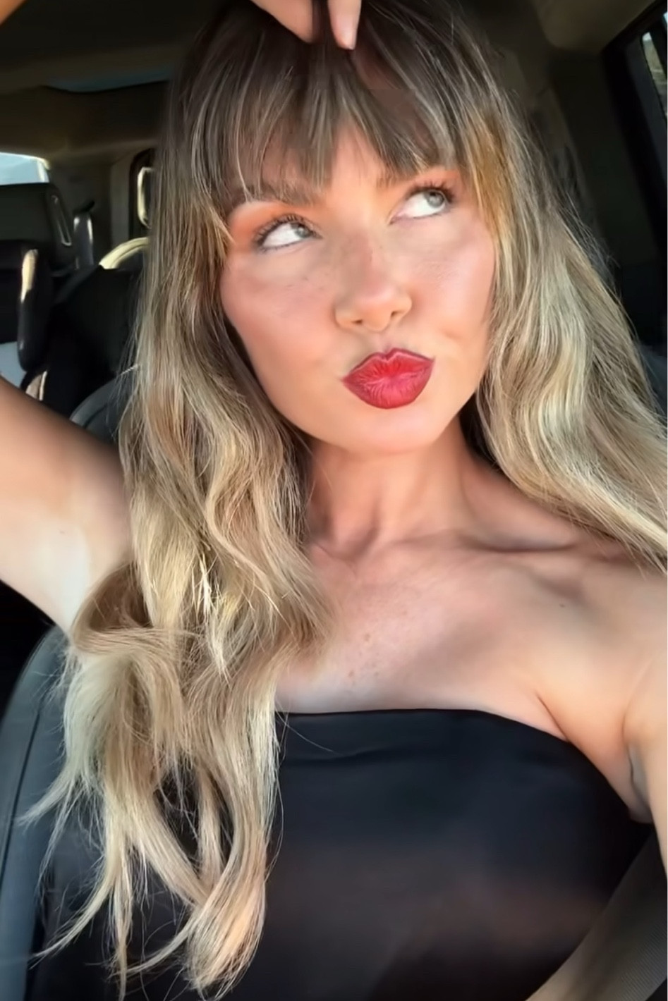 Amber used on her lips  💋 (in order)
1. Make Up For Ever Artist Color Pencil Longwear Lipliner in Universal Earth
2. Clarins Water Lip Stain in Red Water
3. Make Up For Ever Artist Color Pencil Longwear Lipliner in Endless Cacao
4. Westman Atelier Lip Suede Hydrating Matte Lipstick in Le Rouge