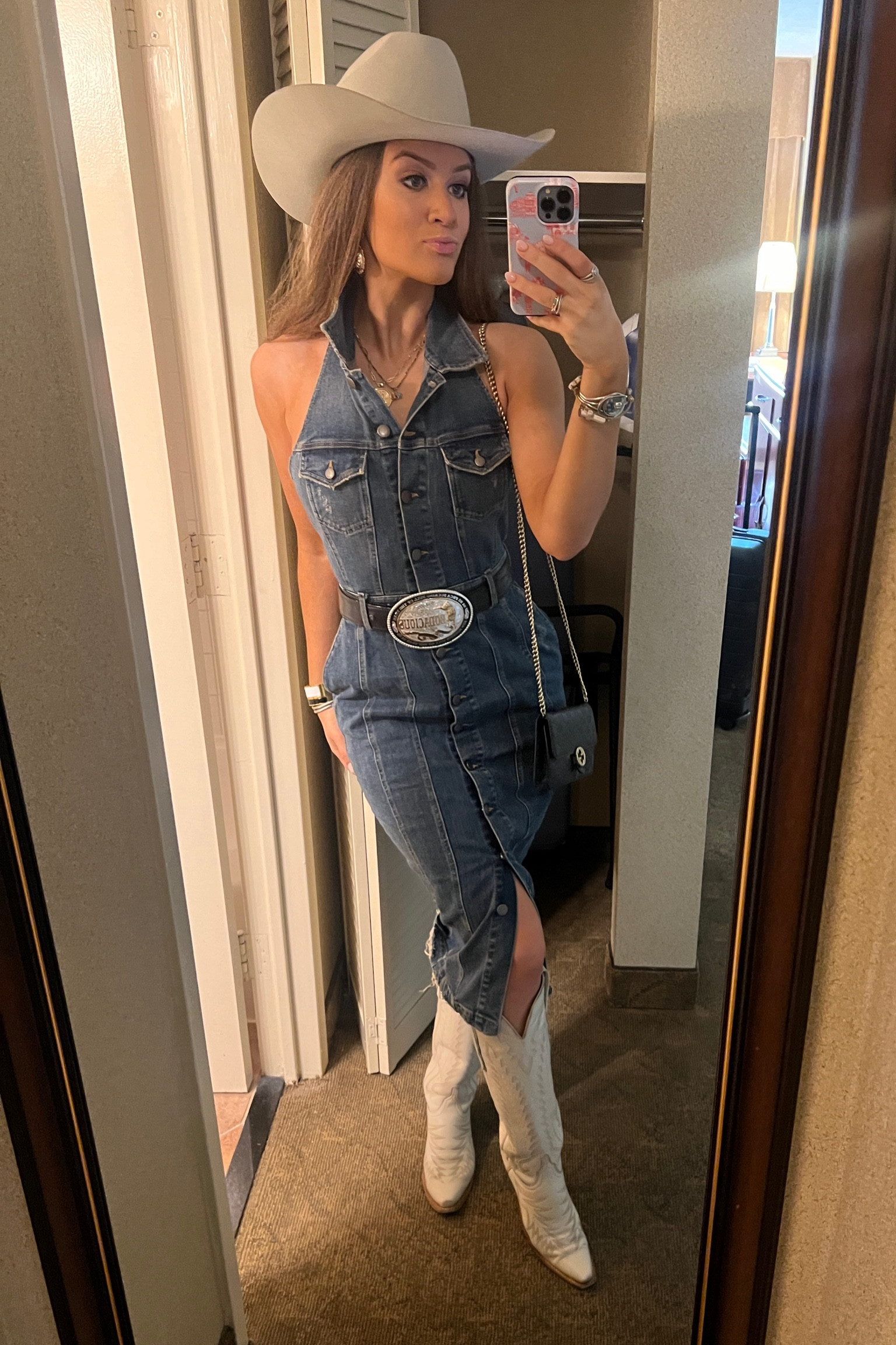 The perfect denim dress… can make it #western or #city! Unfortunately this dress is sold out everywhere… but linked a few similar options by same designer! You can find this dress “the Logan dress” on Poshmark 