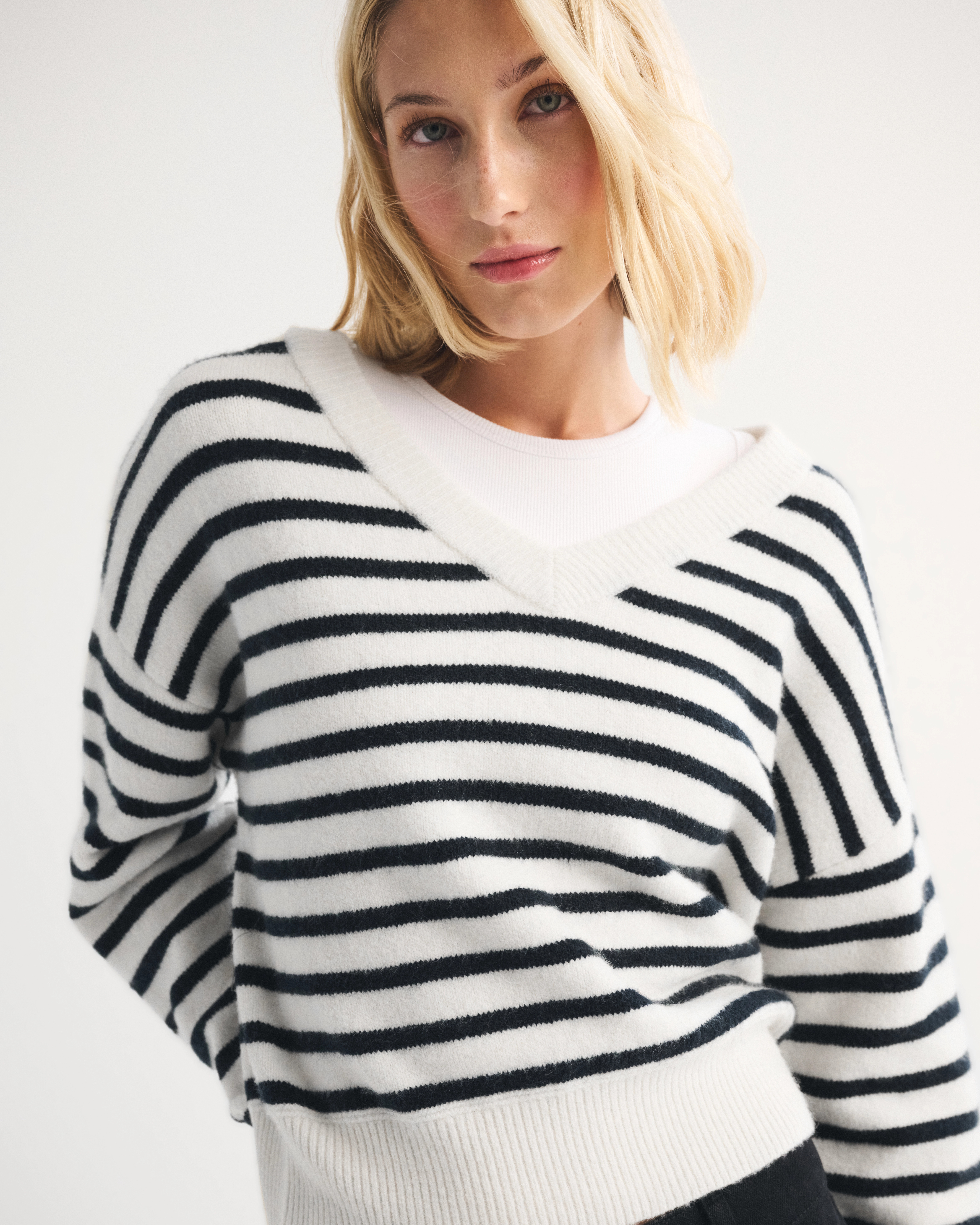 Merino Wool-Blend V-Neck Sweater | Abercrombie & Fitch (US)