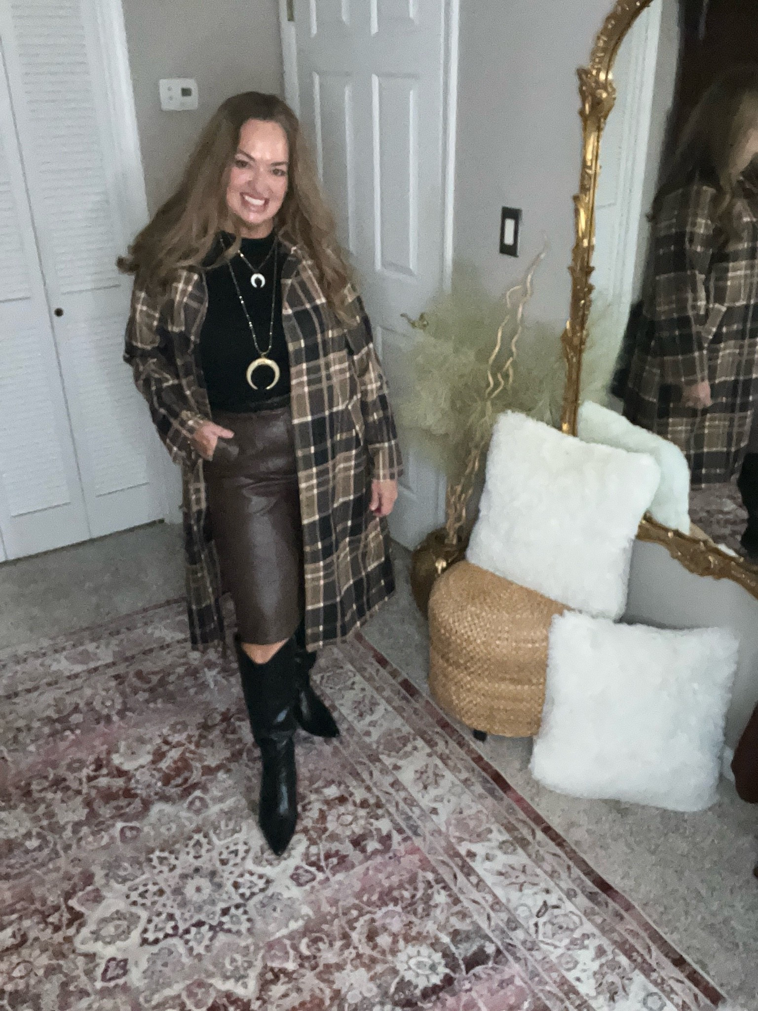 Fall date night look.

Plaid trench
Faux leather bermudas
Fabulous tall boots.

#LTKgrwm #LTKootd #LTKOver40