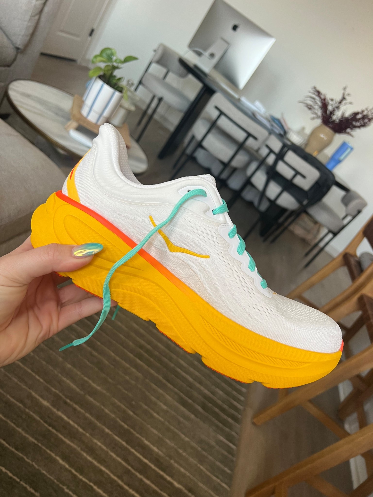 My new favorite Hokas the Bondi 9’s. Obsessed with this color way 😍😍😍