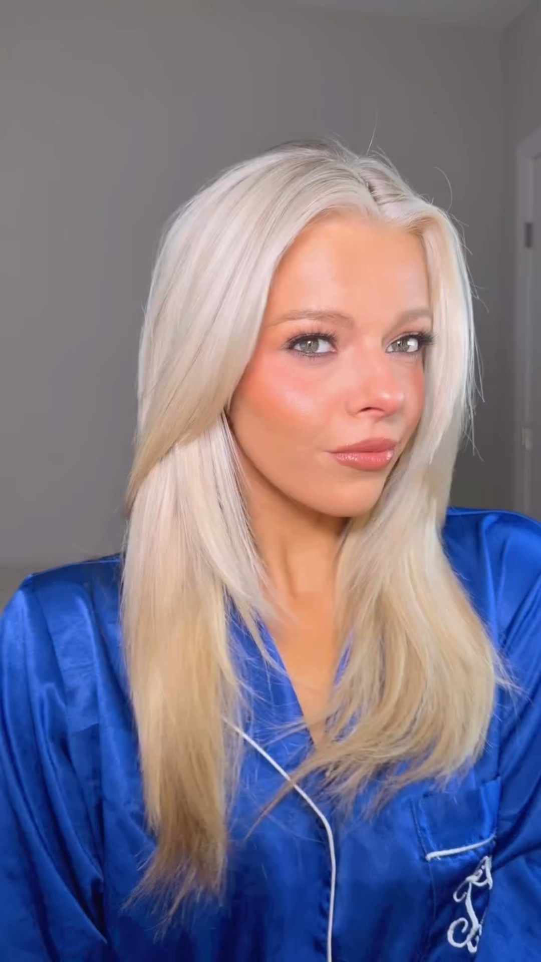 The perfect soft glam for your Christmas party! Products listed below and linked on my LTK!
Footage from first step didn’t save but I have the products listed still: 
Moisturizer: @tatcha The Dewy Skin Cream (purple)
Priming: @povbeauty Drench It Priming Milk
Foundation: @hauslabs Triclone Skin Tech Fpundation
Concealer: @kosas concealer 
Cream bronzer: @chanel.beauty cream bronzer 
Cream blush: @rhode Pocket Blush in Sprinkle
Pressed powder for under eye: @tower28beauty translucent pressed powder 
In video: 
Powder Bronzer: @tartecosmetics Park Ave Princess 
Powder blush : @makeupbymario Mellow Mauve & @hauslabs Hibiscus Haze 
Setting powder: @hudabeauty in Cupcake 
Highlighter: @fentybeauty Diamond Bomb 
Eyebrows: @anastasiabeverlyhills brow wiz soft brown, brow freeze gel, and Microstroke Brow Pen in Soft Brown 
Eyeshadow: @patricktabeauty Major Dimension Duo Eyeshadow in Talk To My Team
Liquid eyeliner: @judydoll_sg Eyeliner - Brown
Waterline eyeliner: @hourglass waterproof gel liner in Cave
Mascara: @anastasiabeverlyhills Lash Sculpt Lengthening and Volumizing Mascara 
Lashes : @ardellbeauty 421 lashes 
Lipliner: @anastasiabeverlyhills Velvety-Matte Precision liner in Deep Taupe
Lipstick: @kyliecosmetics liquid lipstick in Candy K
Setting Spray: @beautyblender 4 in 1 peptide setting spray 
Face brushes are: @realtechniques @elfcosmetics @makeupbymario