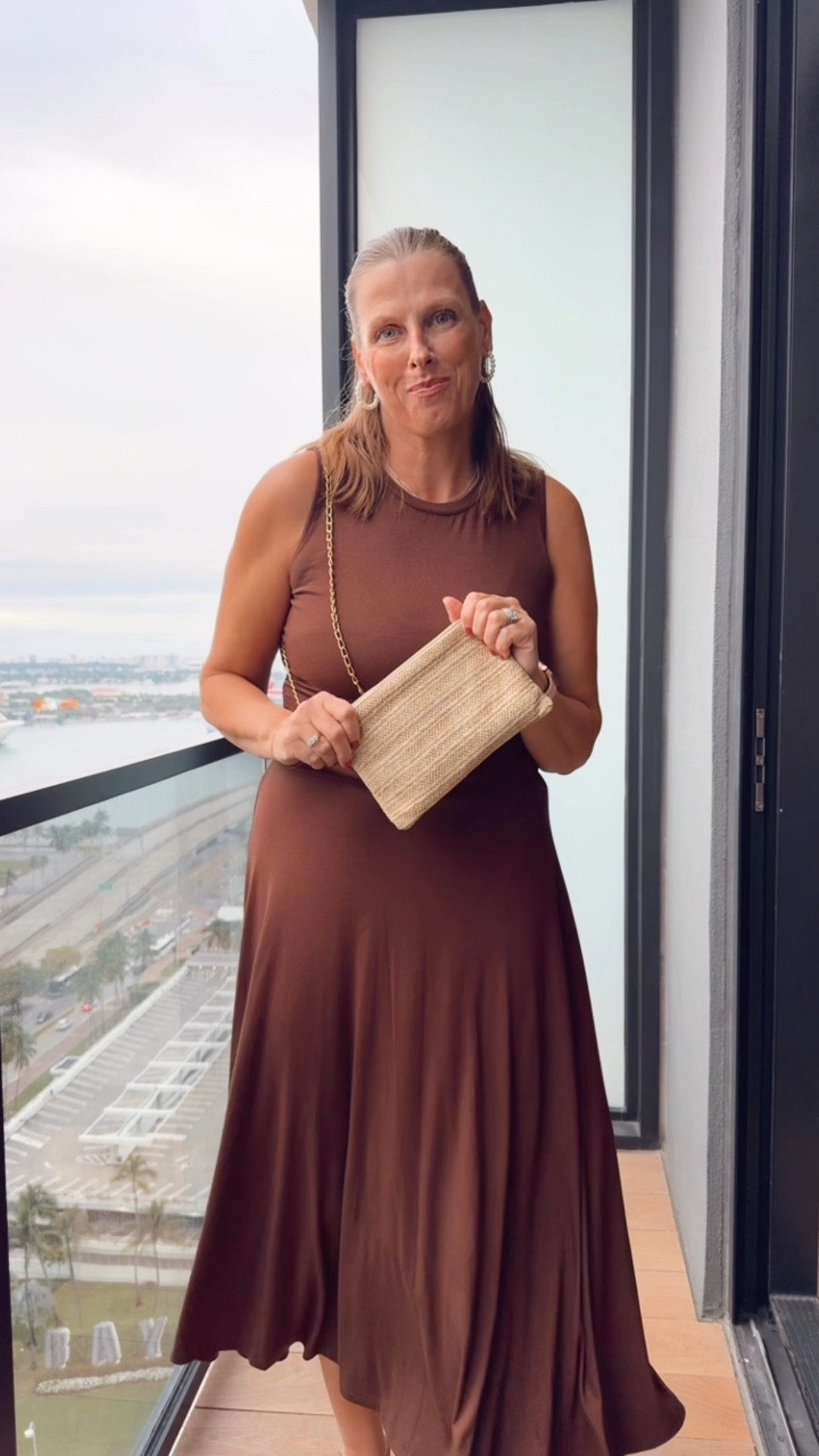 This flattering dress 👌👌

Brown dress, cruise outfit, summer dress, chic look, Amazon dress, effortless look, vacation outfit, minimalist style, 

#LTKSpringSale #LTKootd #LTKOver40