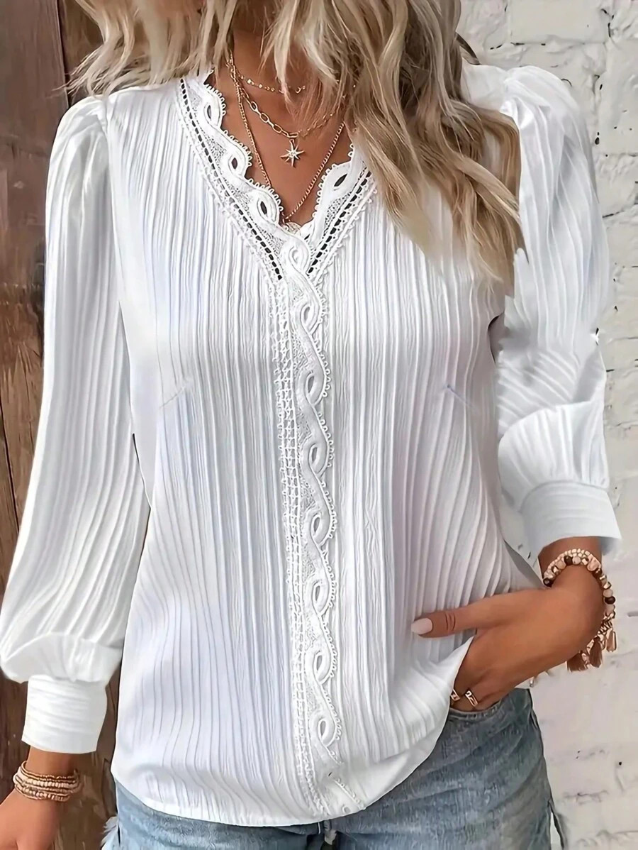 Women's Plus Size Contrast Lace V-Neck Blouse | SHEIN