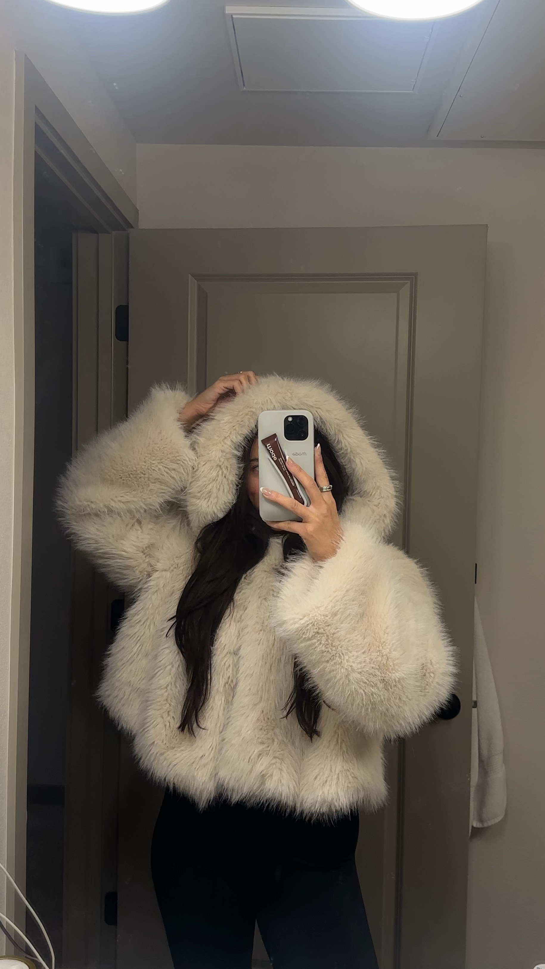 Coat - Target 🤍
Case - rhode 🤎

#LTKBeauty #LTKFindsUnder50 #LTKSeasonal