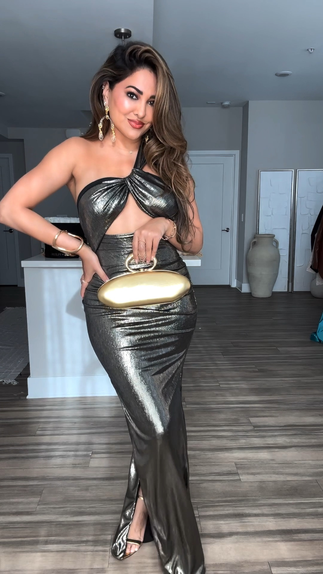 GRWM: A Metallic Evening Dress✨

Rate this #ootd from 1-10💫

 #todaysoutfit #outfit #fashion #styletips #outfitideas #grwm #fashionstyle #styling 

Outfit Breakdown:
dress — clubllondon
shoes — @aldo_shoes 
earrings + bag — @aureum.collective 
perfume — @paco_rabanova 
blush —  @dibsbeauty 
highlighter — @fentybeauty 
bronzer — @charlottetilbury

#LTKFindsUnder50 #LTKStyleTip #LTKBeauty