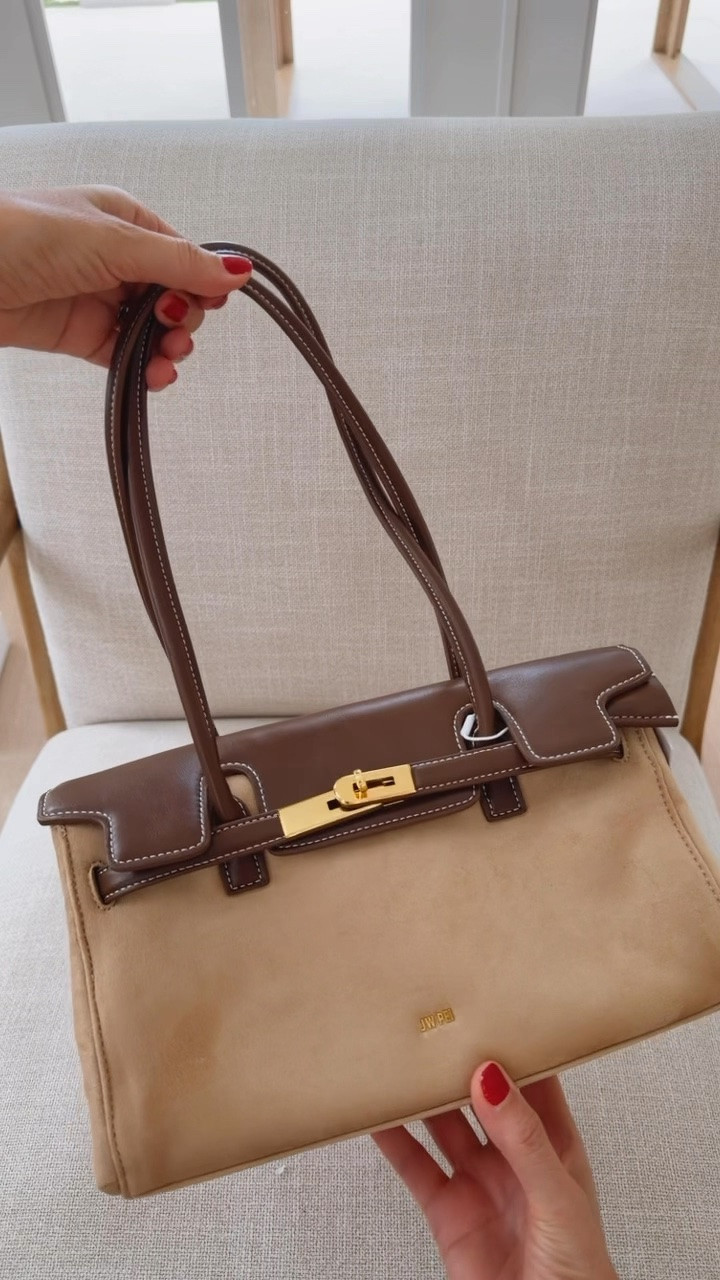 My newest Amazon bag 🤎
I’m in love with this bag, the quality is amazing and it has a lot of space; perfect for so many occasions.

#LTKU #LTKOver40 #LTKSeasonal