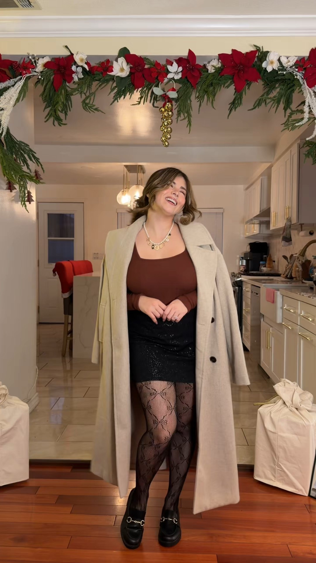 I think I’m ready for the holidays ⭐️♥️ @americaneagle had every vibe I needed & I linked everything on my LTK so it’s super easy to find! Happy shopping! 🛍️ #AEJeans #AEPartner 

#LTKHoliday #LTKootd