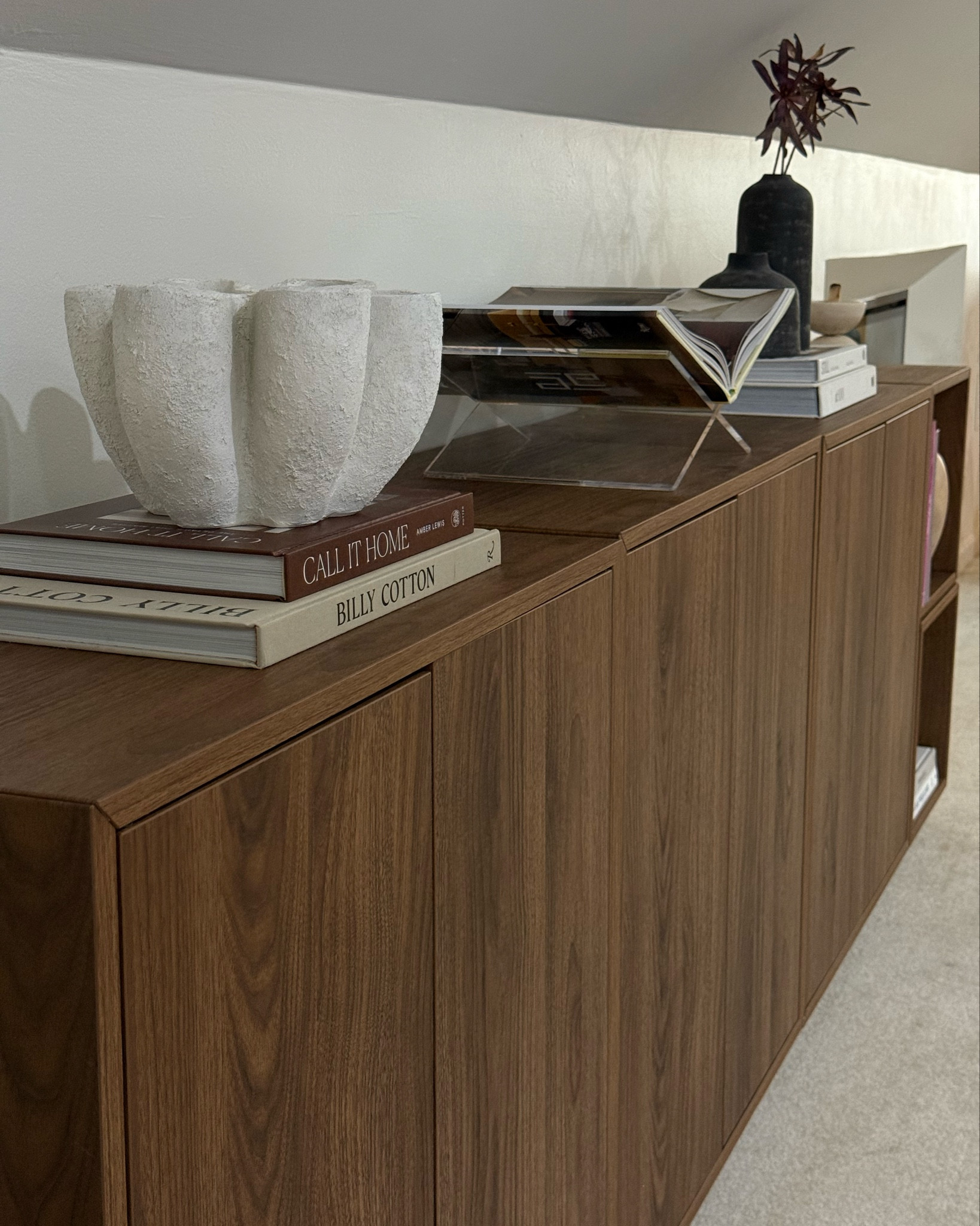 #smallspacedesign #homeofficeideas #storagesolutions #wallmountedstorage #IKEAstorage