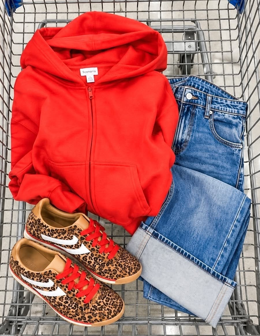 Okay Walmart, you're killing it with this outfit!!👏👏 Loving all these stylish pieces and pops of red.❤️
