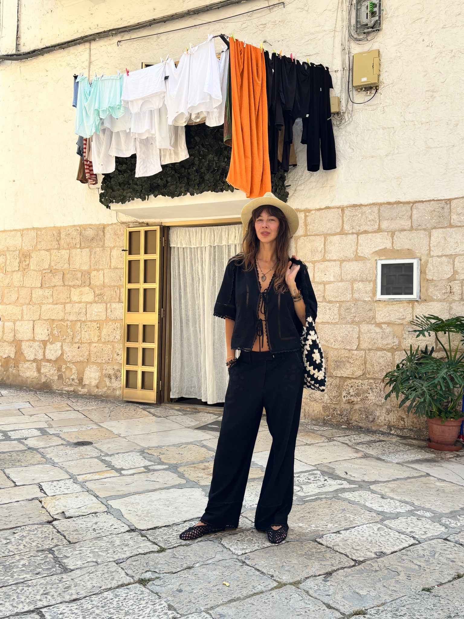 The ultimate black summer look