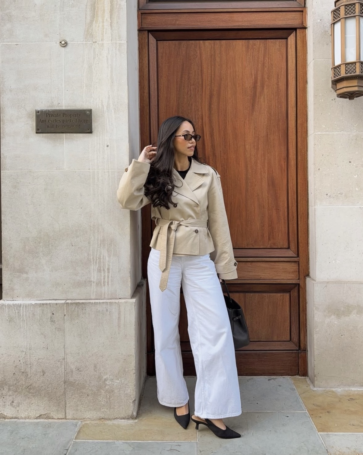 Spring OOTD for a day in the city. Cropped trench jacket, white wide jeans and slingbacks

#LTKjeans #LTKspring #LTKstyletip
