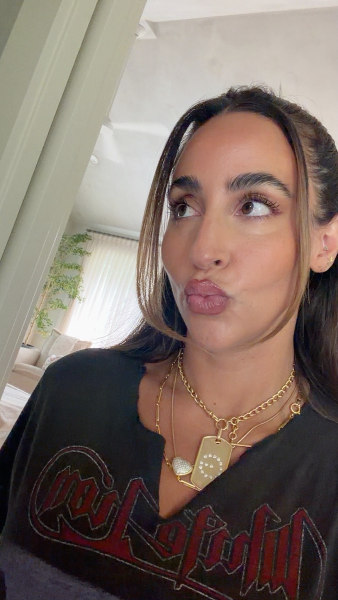 All my shades:
Duo shade 5.5 
Concealer shade 340
Setting powder in 333
Lip liner in tea time