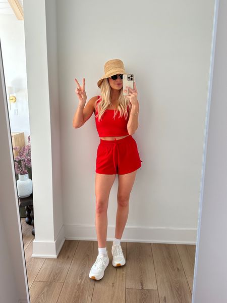 Walk outfit! Med in top, small in shorts, true size in shoes 