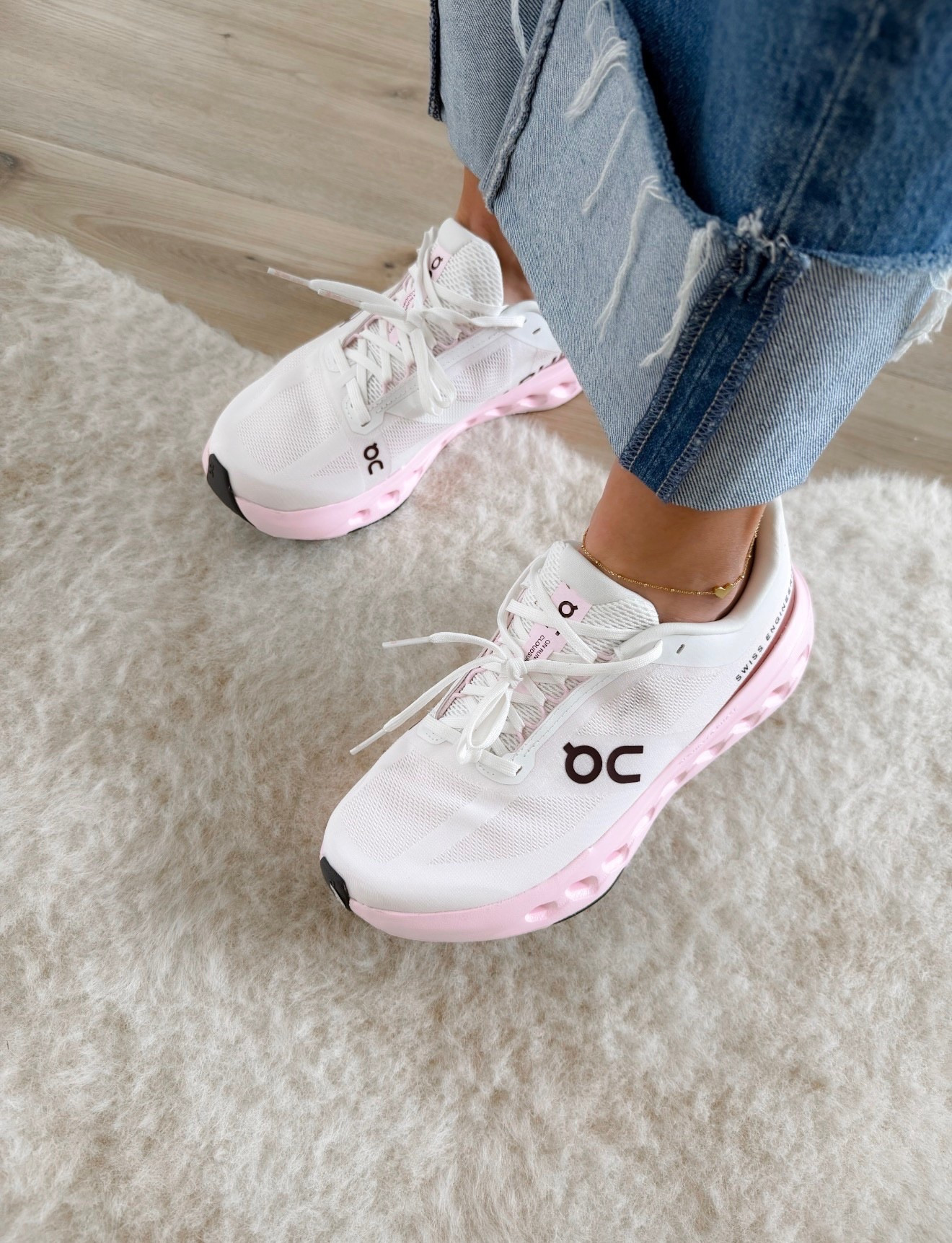 these sneakers just make every outfit better. lightweight, insanely comfortable, and I love the subtle pink detail. perfect for walks, travel days, or just everyday wear

white sneakers, comfy shoes, everyday style, casual outfit, travel outfit, athleisure, spring style, annabrstyle 

#LTKootd #LTKActive #LTKfitnessgoals