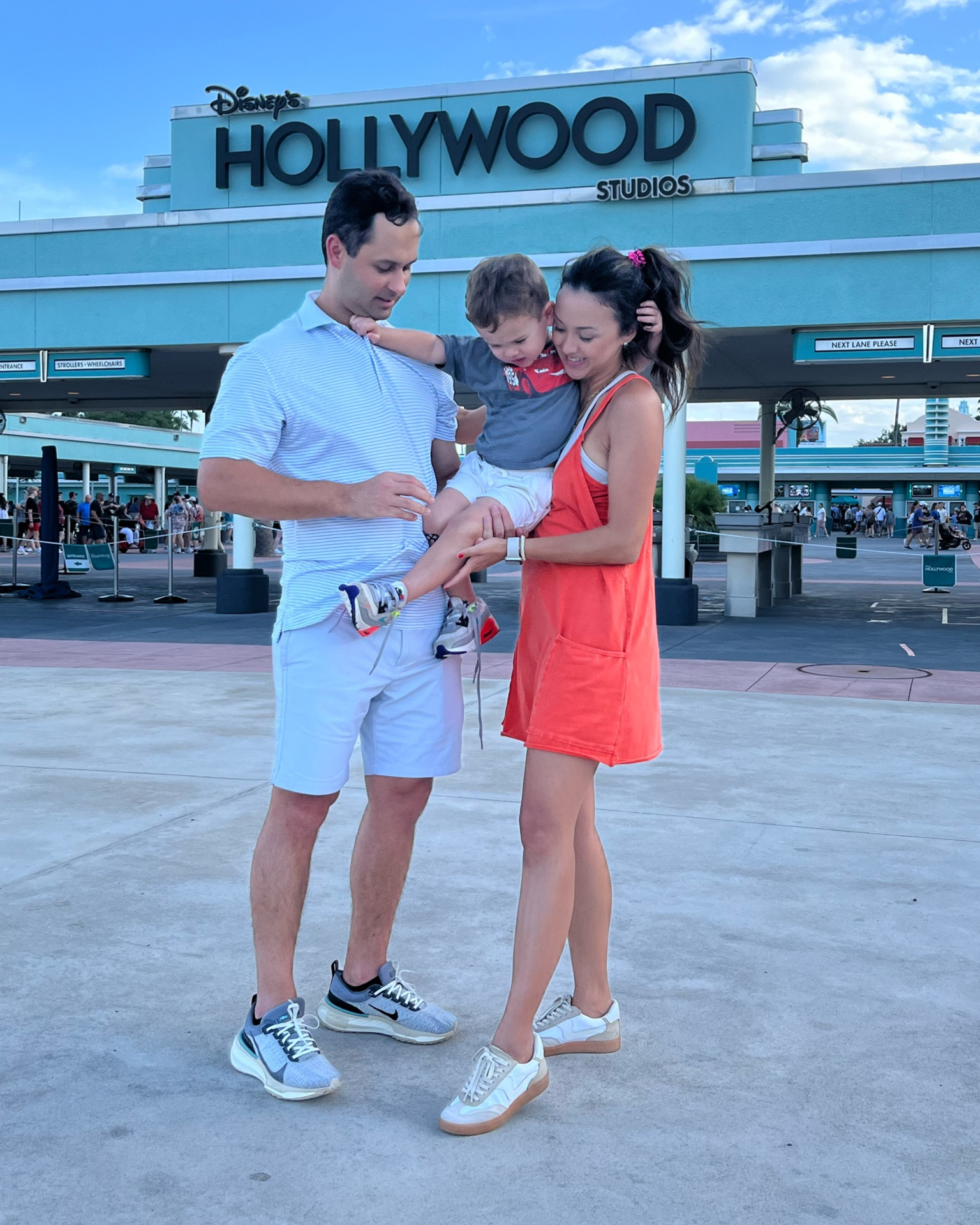 If this outfit can get me through an entire day at Hollywood studios then it can get you through the summer! #momuniform #summerstyle

#LTKStyleTip #LTKFamily #LTKActive