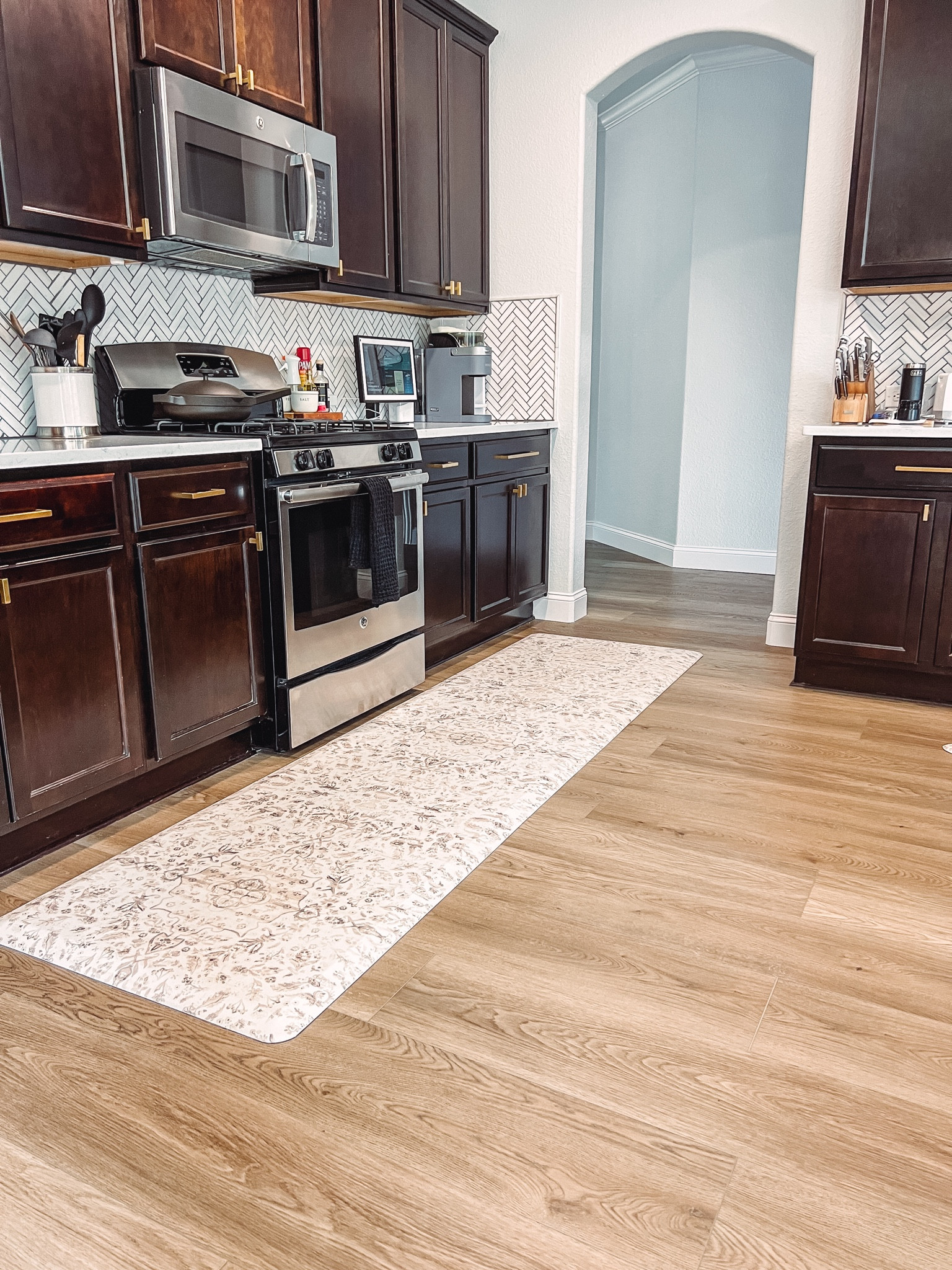 Kitchen renovation! New floors, gold hardware!!! Love! 

New floors by Hewn Flooring - message me for more details 



#LTKHome