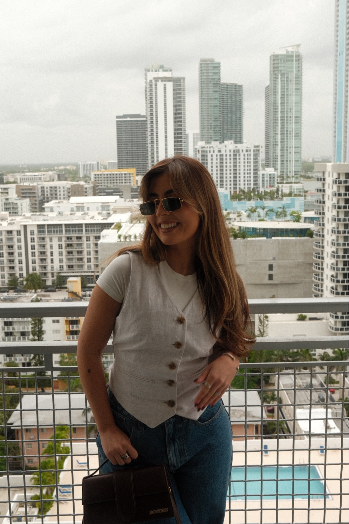 Jeans and vest

#FallFashion #Basic #Miami #OutfitIdea

#LTKFindsUnder100 #LTKStyleTip #LTKSeasonal