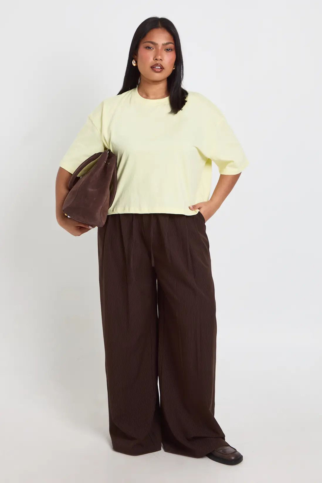 boohoo Plus Basic Oversized Boxy Crop T-Shirt | PrettyLittleThing US