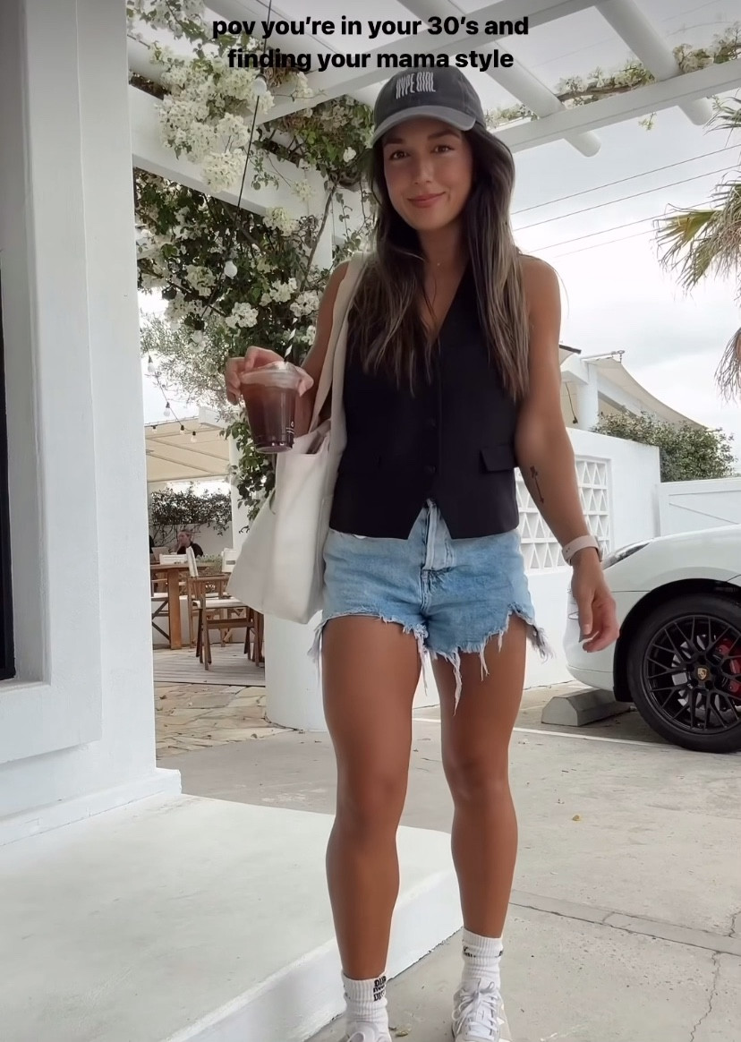 Similar look is linked!

#LTKaustralia #LTKstyletip #LTKSeasonal