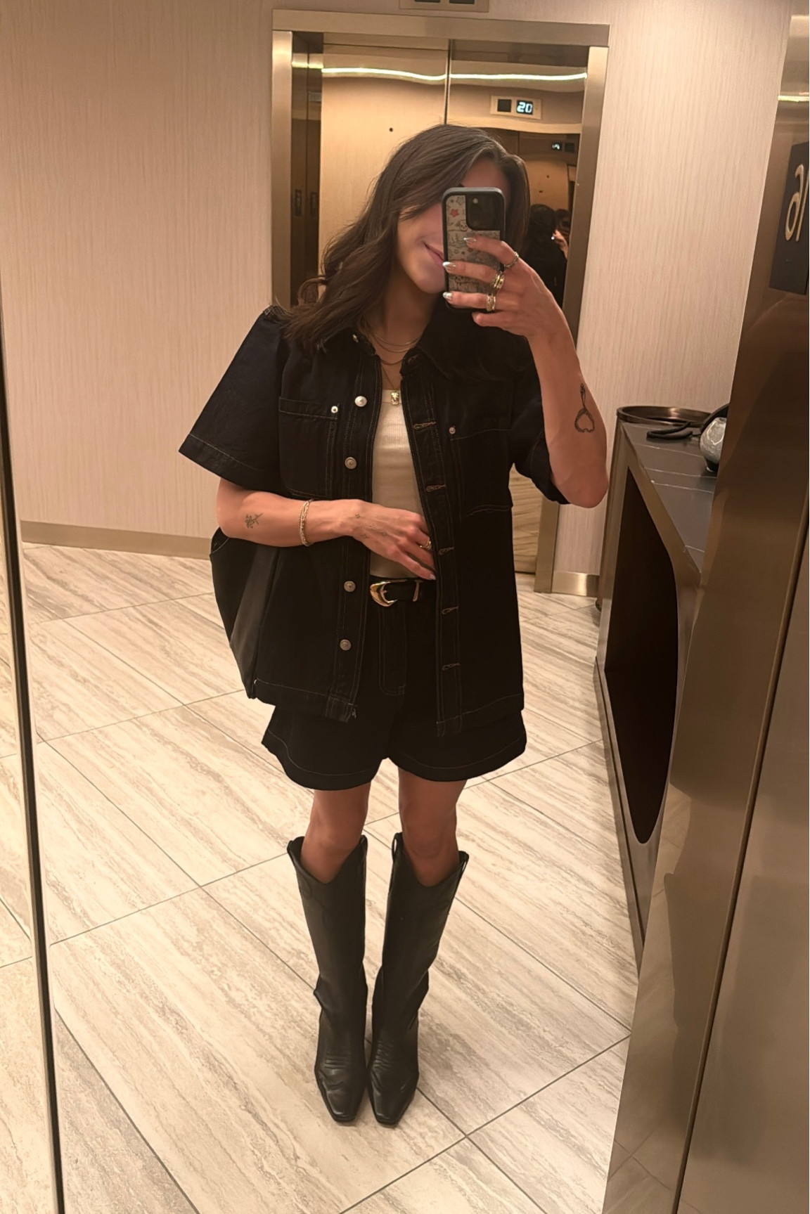 Fall Outfits have officially entered the chat 💬 

Wearing this amazing dark denim matching set & my new favorite boots 👢 

Dark wash denim will continue to be very popular this fall & instantly elevates your fall outfits by making them look more polished, chic, & expensive 💸 

Get this set while it’s on sale now!



#LTKfindsunder50 #LTKSeasonal #LTKsalealert