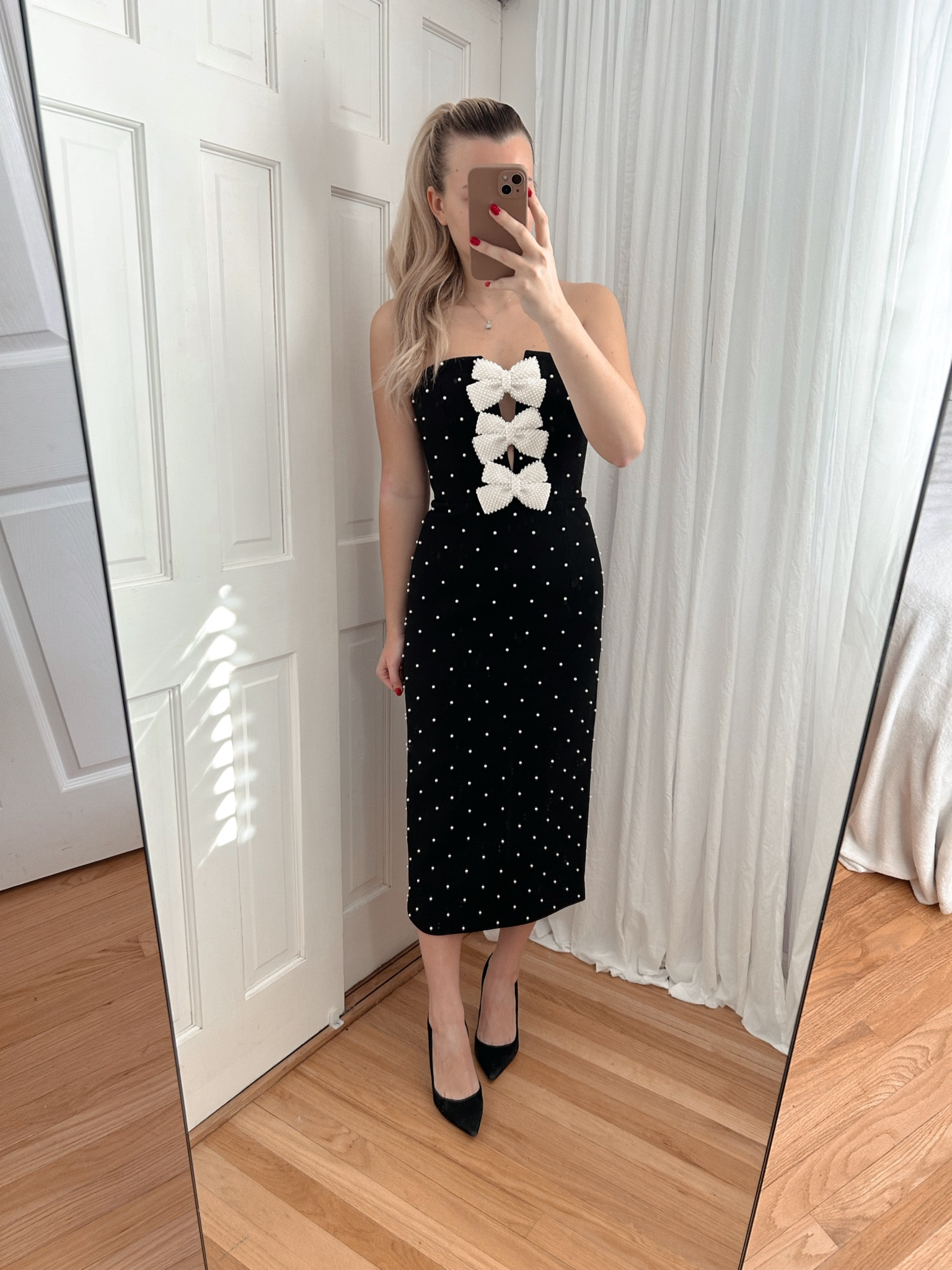 Wearing size US0 in this cute Christmas dress, bow dress, LBD, christmas party

#LTKHoliday #LTKparties #LTKSeasonal