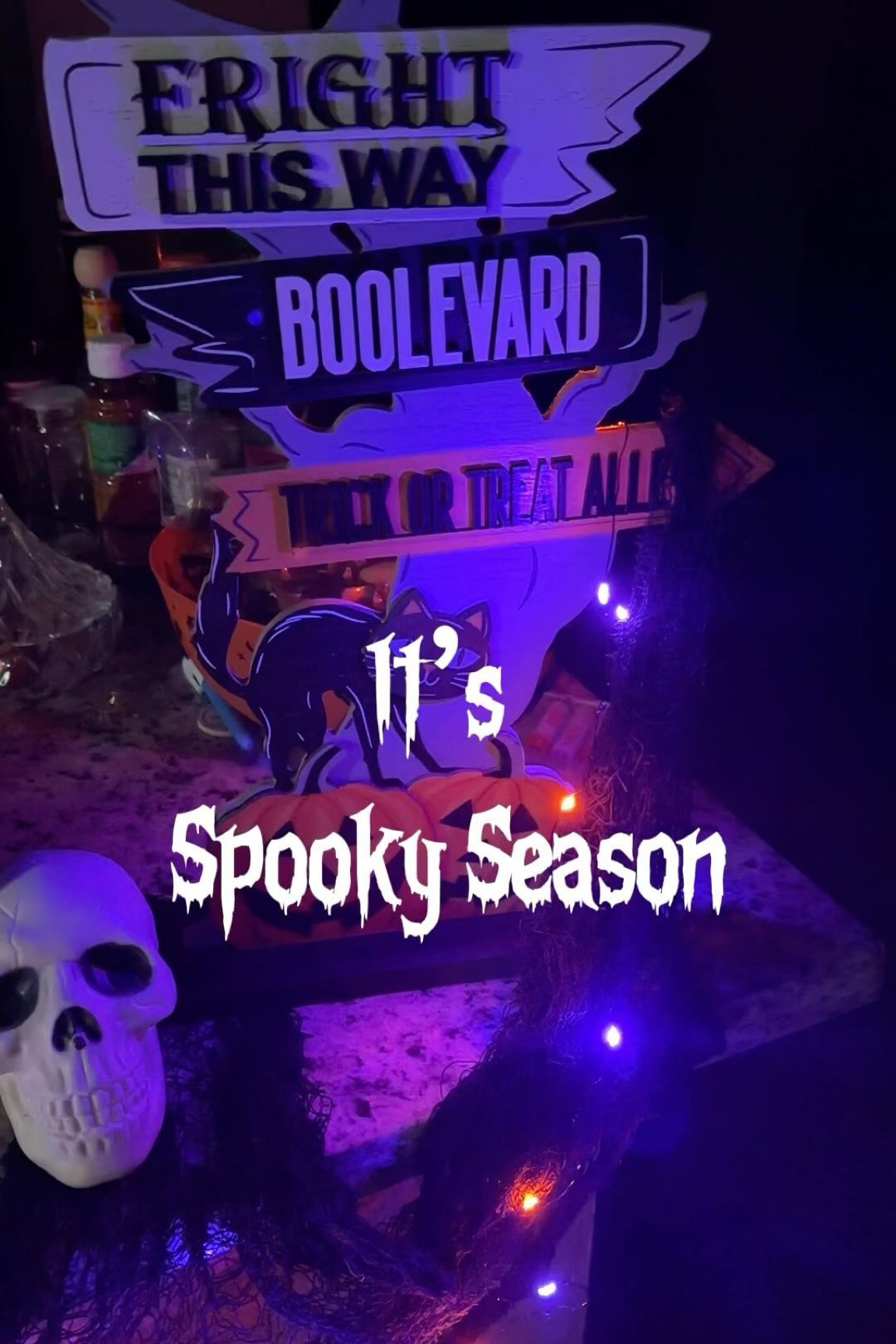 Hello Witches! It’s spooky season again! Loving our mixed theme this year. Most of our decor was found at @target , @amazon and @michaelsstores 
.

.
.
#halloween #halloweendecorations #targetdollarspot #target #targetfinds #halloweendecor #halloween #targetaddict #targetrun #amazondecor #amazonhalloween #amazonprime #Itkhome #spooky #spookyseason #halloweendecor