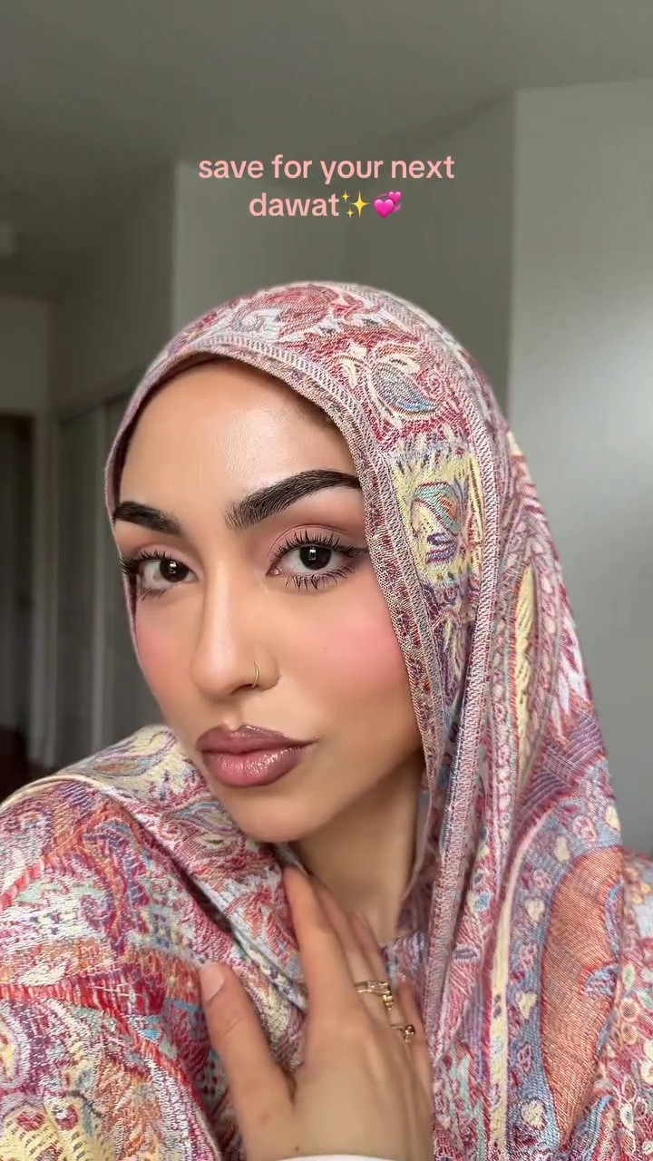 tell me this isn't the perfect look for a brown or pink suittt 💞✨
-
-
-
-
-
@elfcosmetics @charlottetilbury @hudabeauty @maccosmeticscanada @essence_cosmetics @veyesbeauty @annabellecosmetics @milkmakeup @buxomcosmetics #makeup #browngirl #desimakeup #hijab #pinkmakeuplook