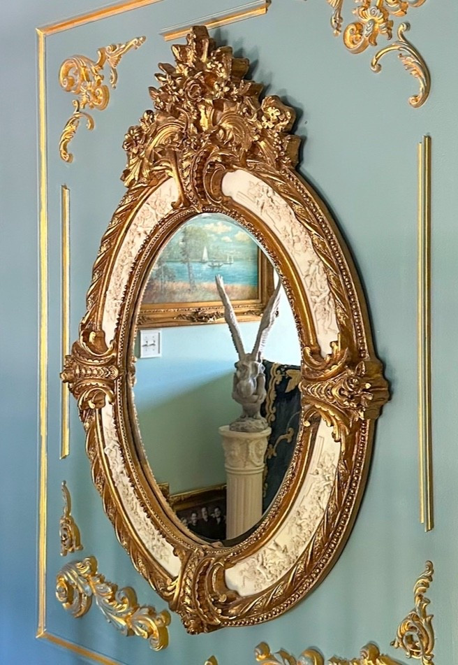 Nothing says regal drama like a giant ornate mirror wall! Linked we have some inspired large antique mirrors to help you with this fantasy! 🪞✨

#CallSignDesign #Vintage #Luxury #InteriorDesign #InteriorDecorating #Elegance #Chandelier #OldWorldCharm #DesignStyle #CastleCore #OldWorldCharm  #SimpleSwaps