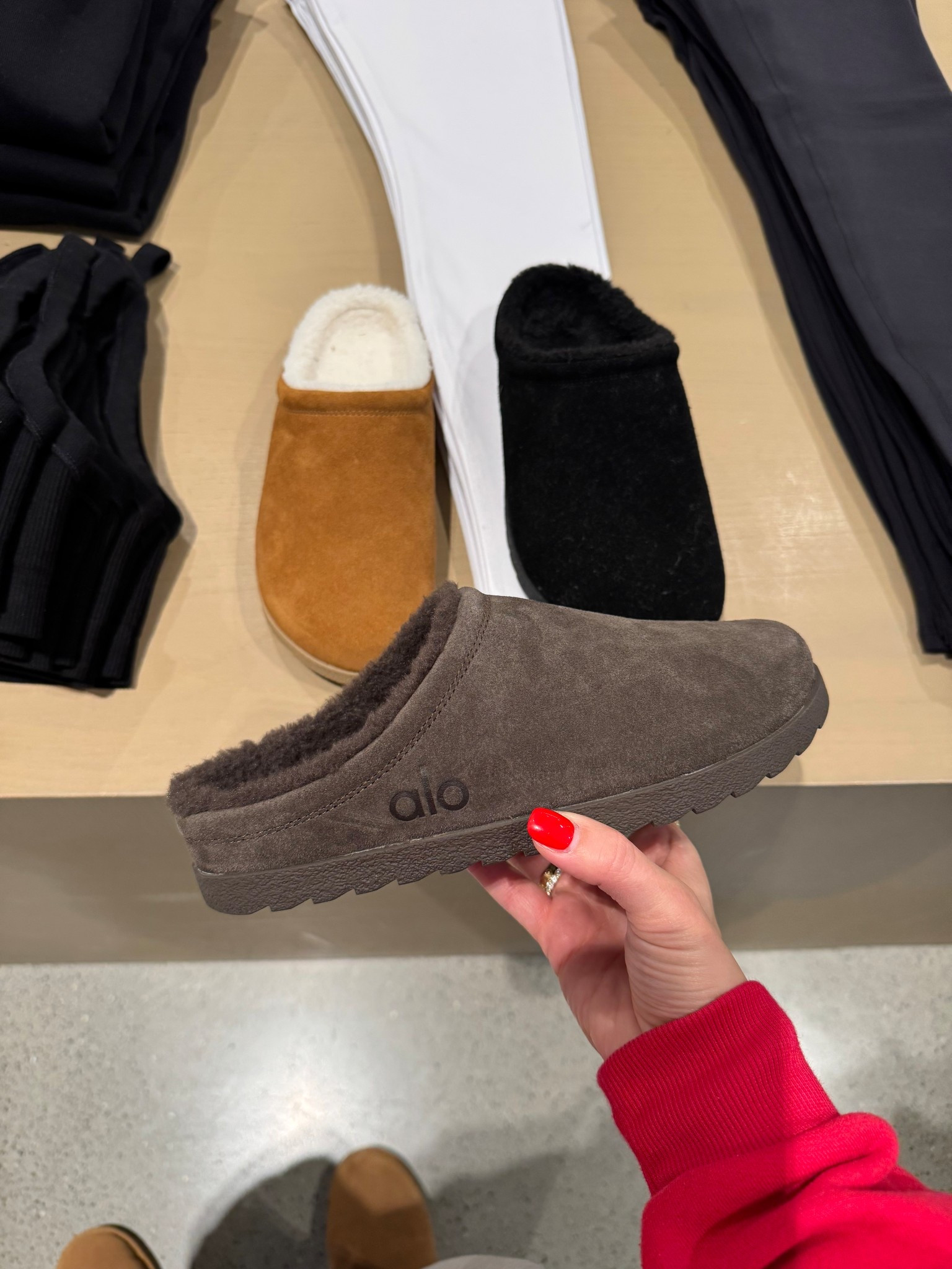 Alo Sherpa slippers 
Gift idea 

#LTKFindsUnder50 #LTKGiftGuide #LTKFindsUnder100