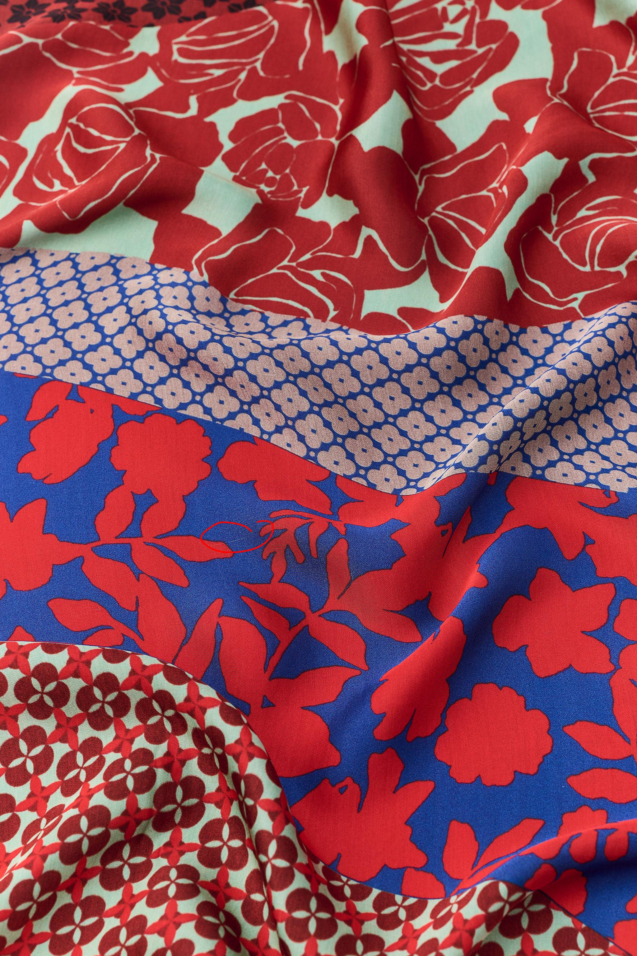 SATIN EFFECT FLORAL PRINT SCARF | Zara US