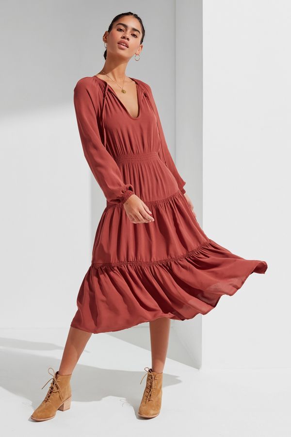 UO Reese Tiered Smocked Midi Dress | Urban Outfitters US