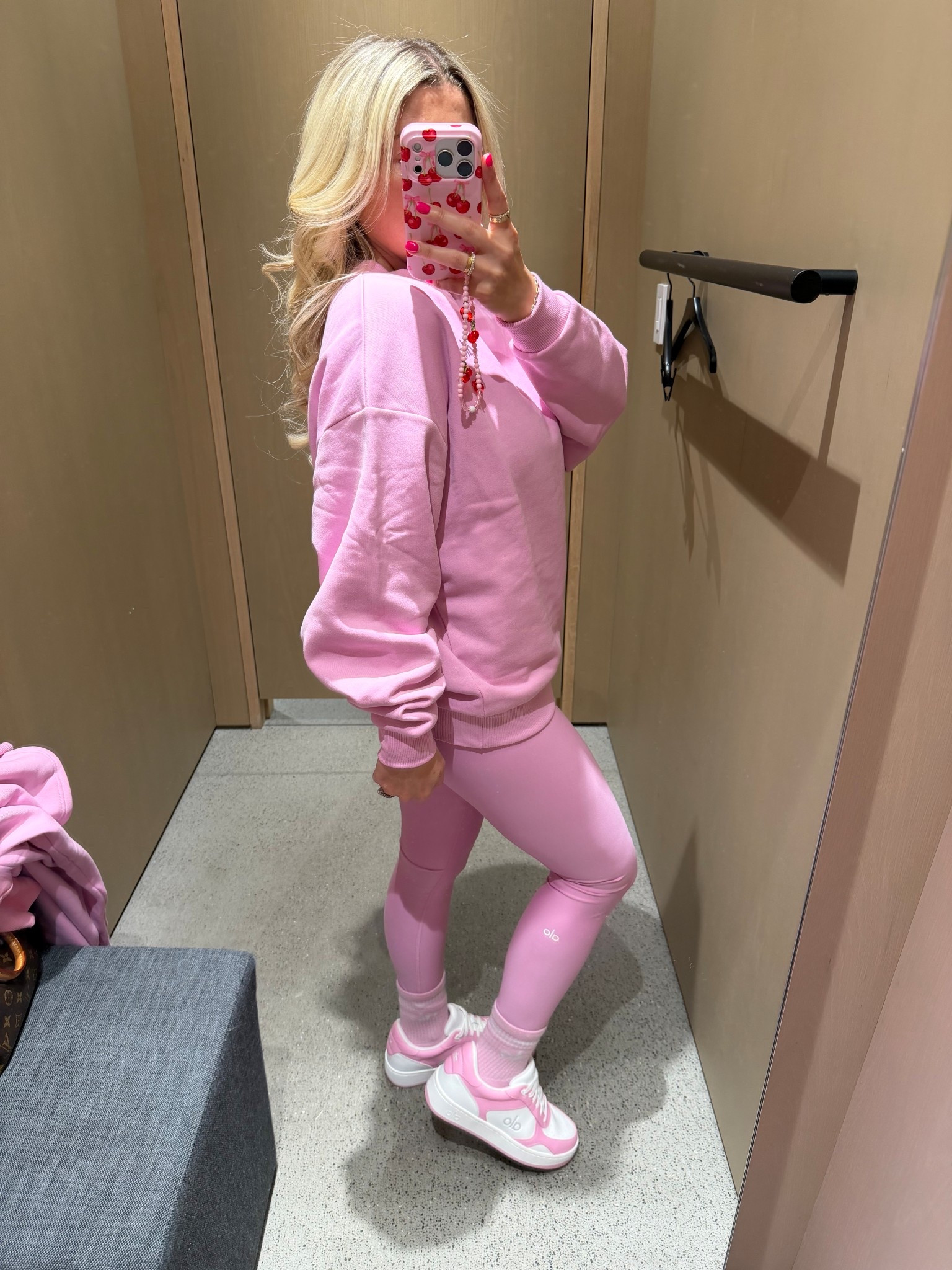 New Alo candy heart pink 💗
Size small
Alo sneakers
Valentine’s Day outfit 
Gift idea 

#LTKFindsUnder100 #LTKFindsUnder50 #LTKootd