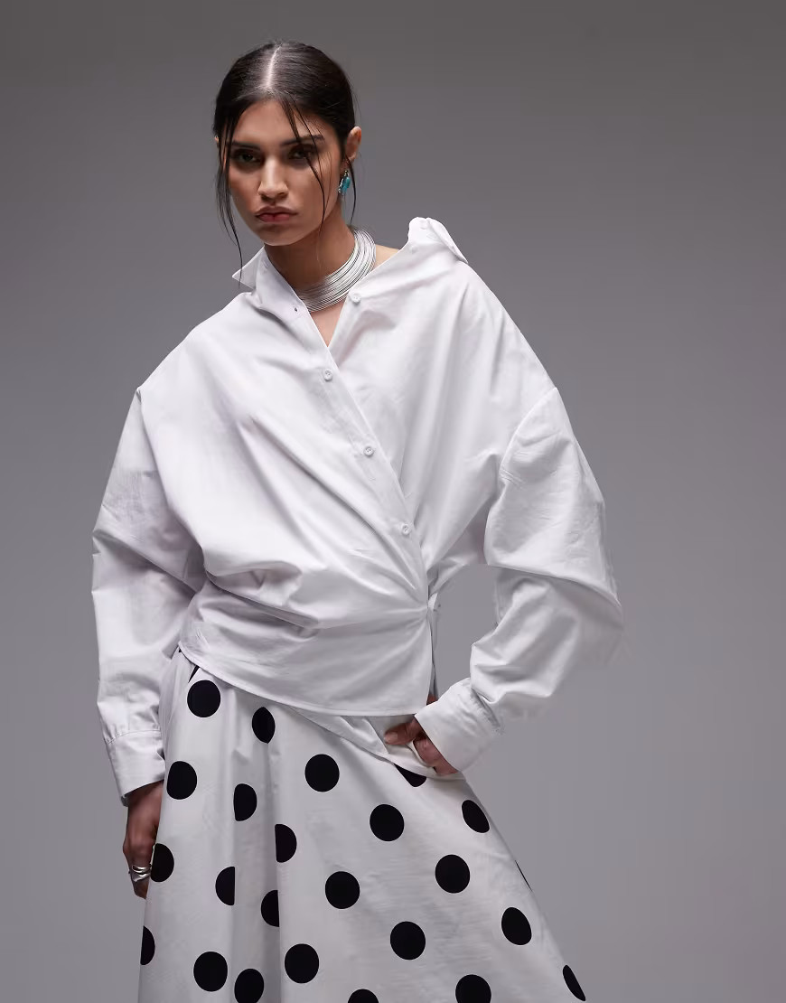 ASOS DESIGN – Wickel-Oberteil aus Popeline in Weiß mit geraffter Taille | ASOS (Global)