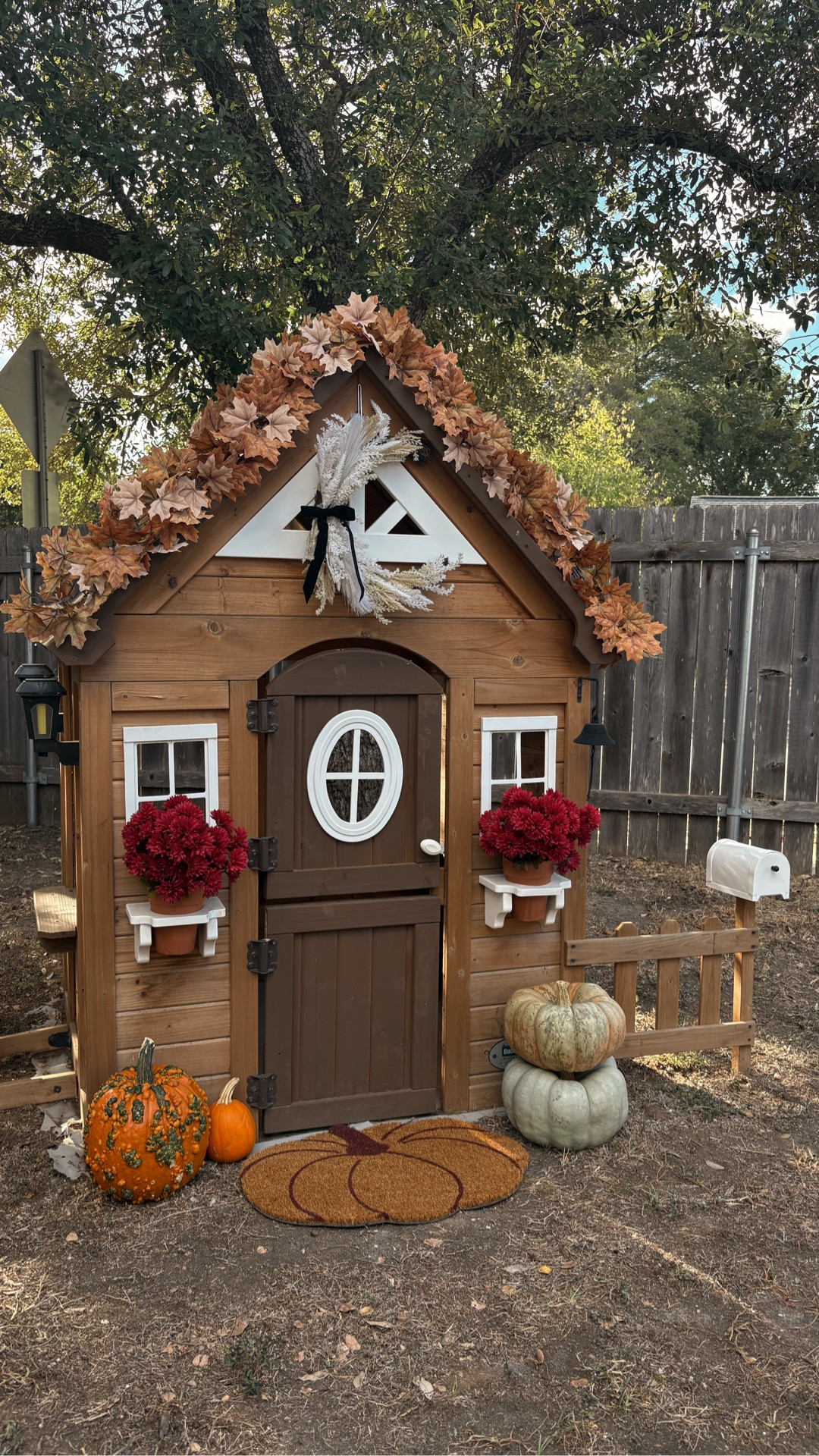 Linked all the items used to decorate my daughter’s playhouse for the Halloween season! 🤎🎃

#halloween #halloweendecor #halloweenforkids #halloweenplayhouse 

#LTKHalloween #LTKHome
