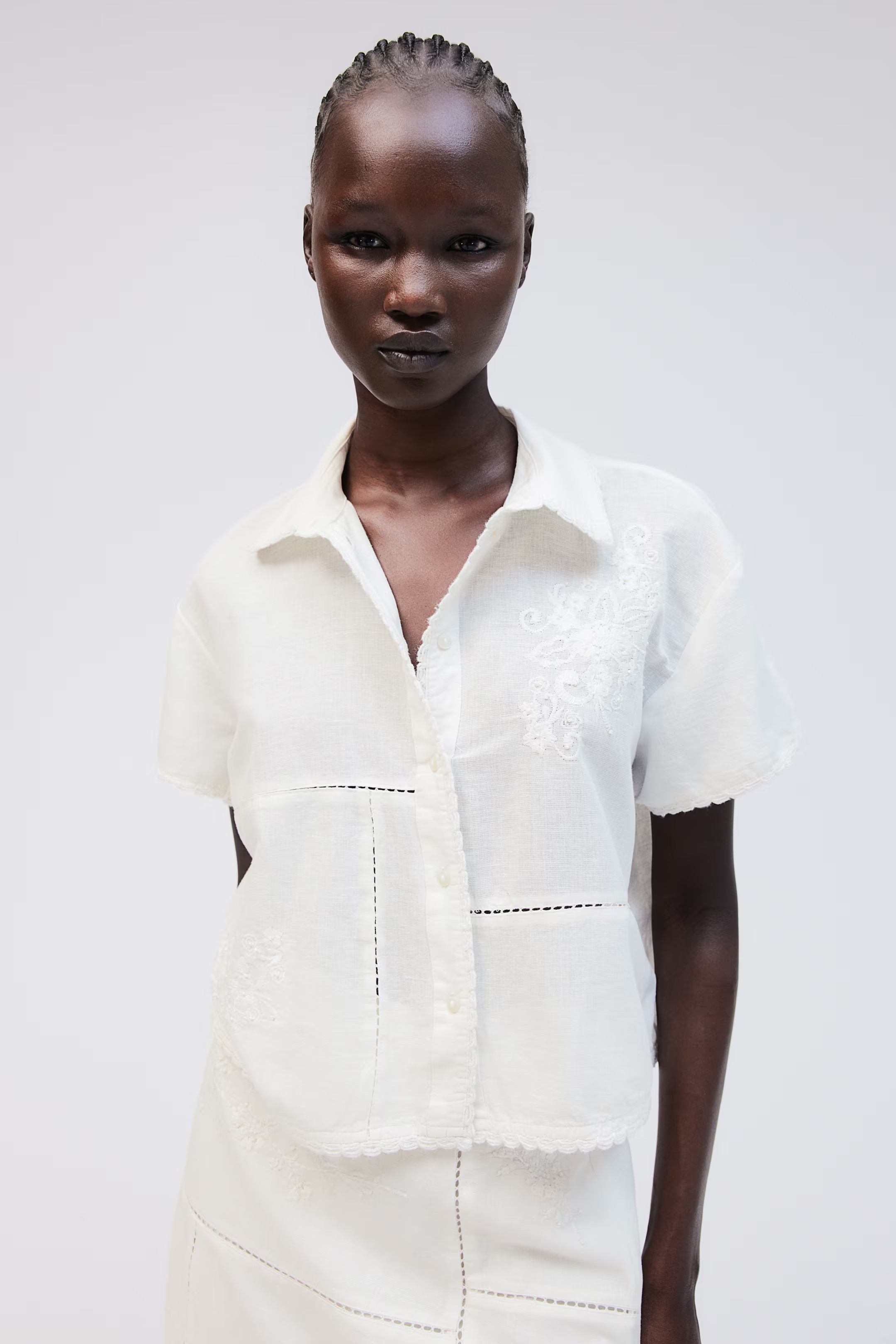 Camisa bordada - Manga corta - Corto - Blanco - MUJER | H&M ES | H&M (FR, IT, ES, PT, BE)