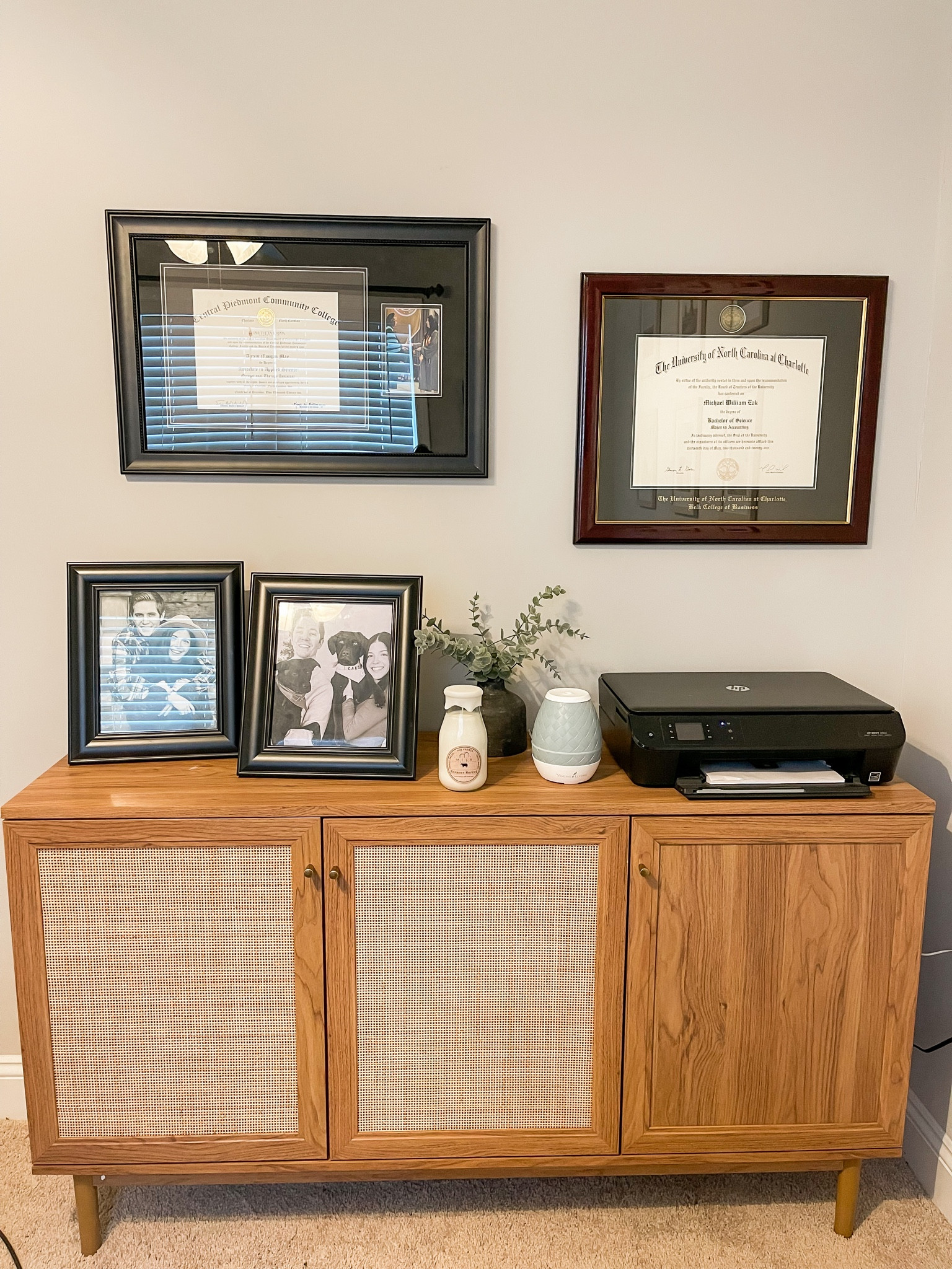This little nook in my new office is givingggg!!! Hidden storage with cute decor…. Obsessed! 

The theme: modern western

#LTKhome