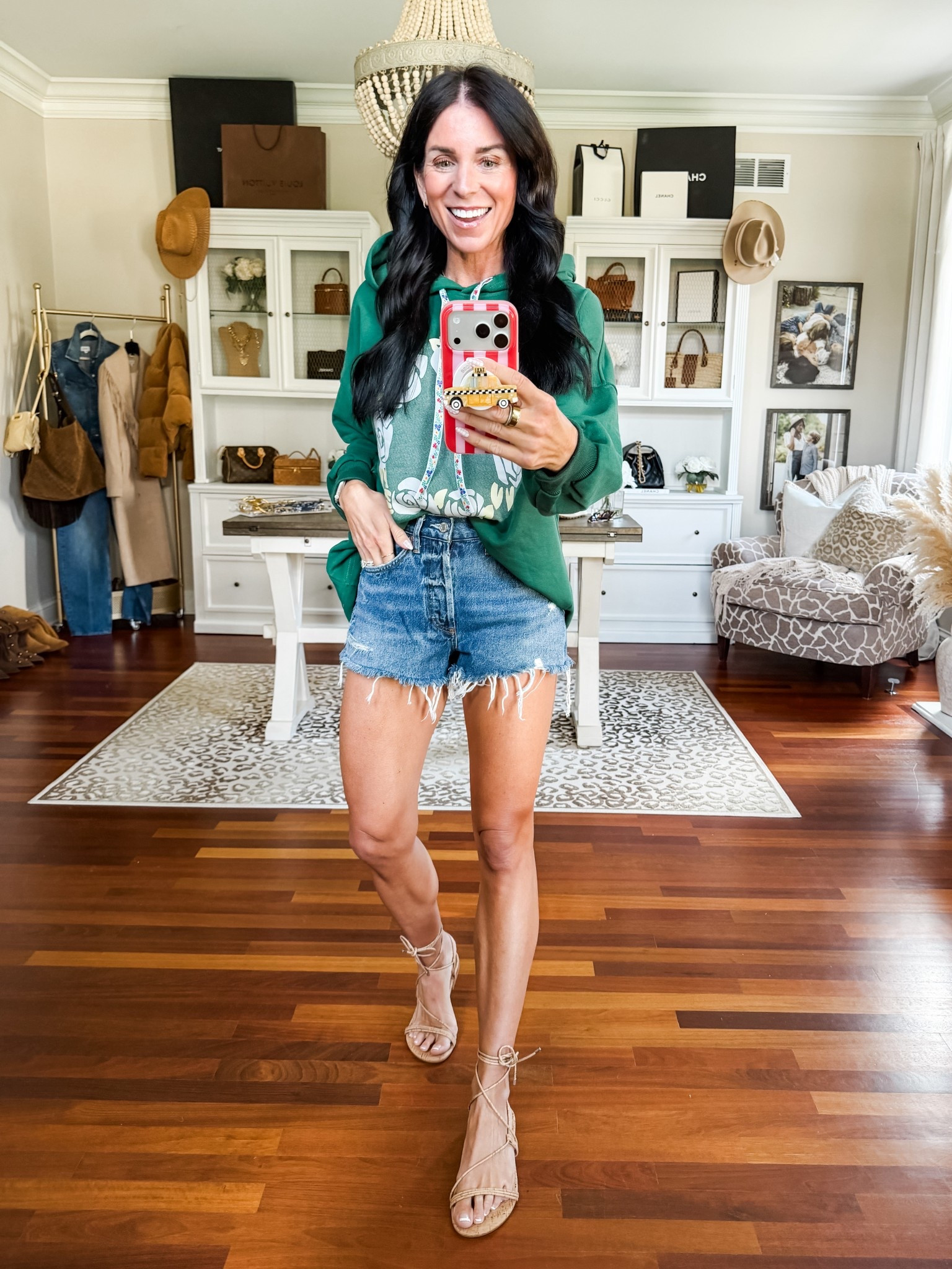 The cutest hoodie is on sale!


#LTKootd #LTKSaleAlert #LTKSeasonal