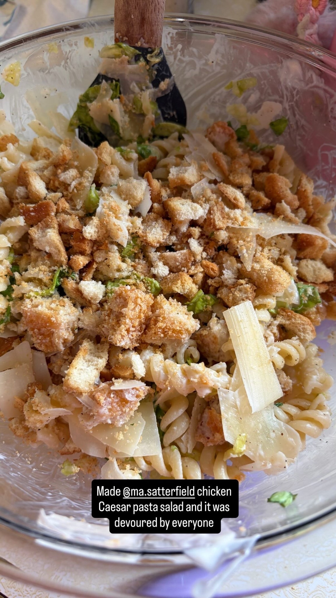 Made @ma.satterfield  chicken Caesar pasta salad and it was devoured by everyone


#recipeideas #familydinner #easydinner 

#LTKfoodie