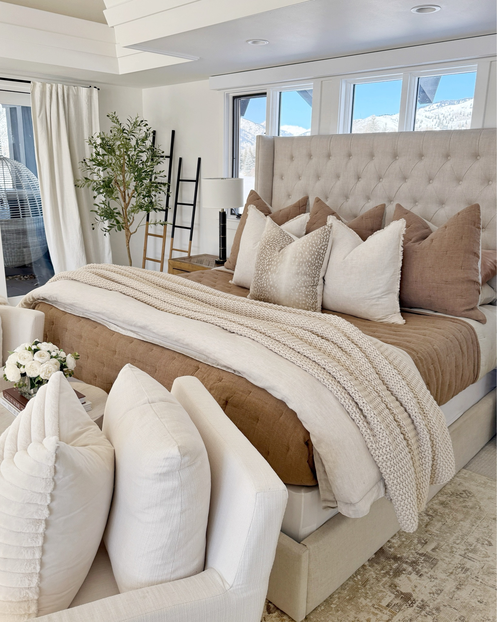 HOME \ neutral bed styling 

Bedding
Amazon
Bedroom
Pillows 
Decor 

#LTKFindsUnder100 #LTKHome